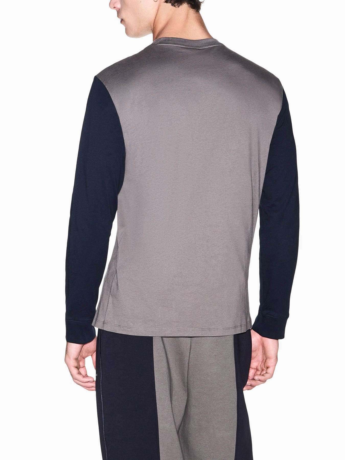 Худи и свитшоты Armani Exchange модель XM003579-AF10358-M6404 Худи и свитшоты Armani Exchange модель XM003579-AF10358-M6404 Фото