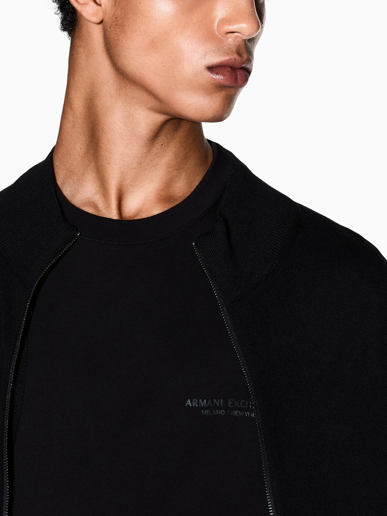 Светри та кардигани Armani Exchange модель XM001279-AF10454-UC001 Светри та кардигани Armani Exchange модель XM001279-AF10454-UC001 Фото