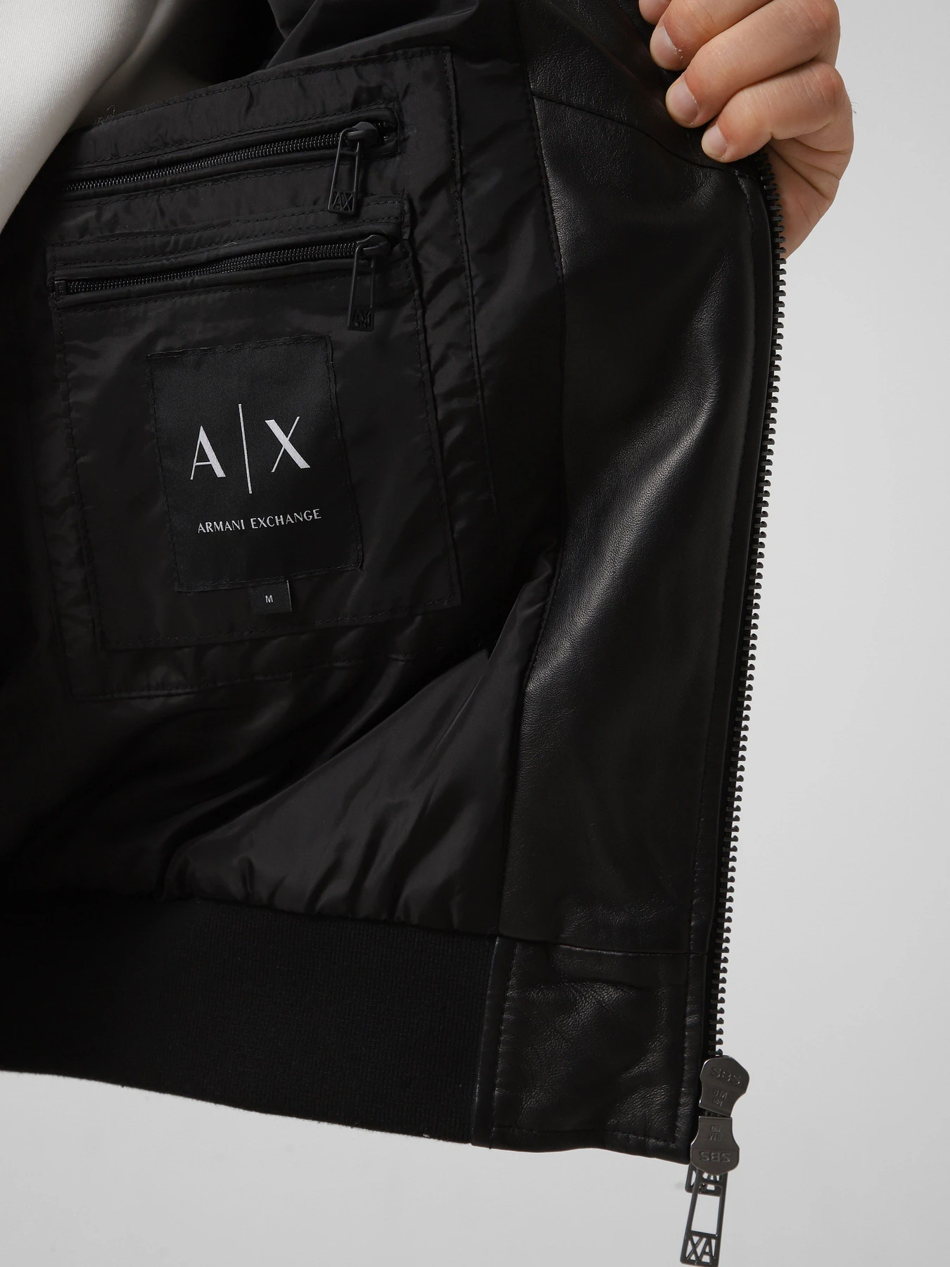 Куртки та дублянки Armani Exchange модель XM003354-AF27323-UC001 Фото