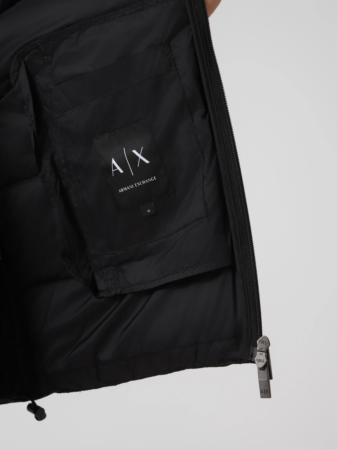Куртки и дубленки Armani Exchange модель XM001575-AF16927-UC001 Куртки и дубленки Armani Exchange модель XM001575-AF16927-UC001 Фото