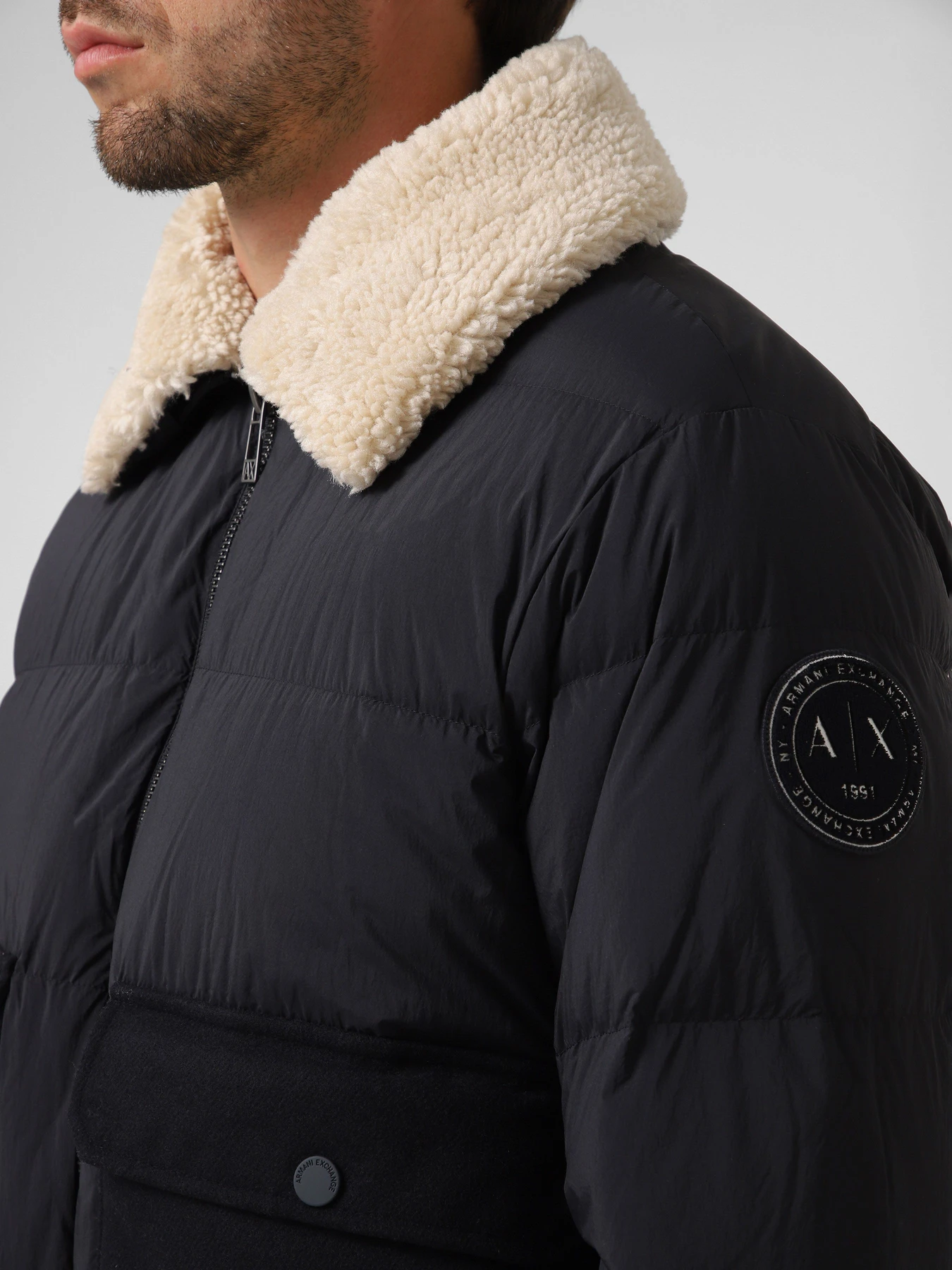 Куртки та дублянки Armani Exchange модель XM003325-AF27210-UB101 Фото