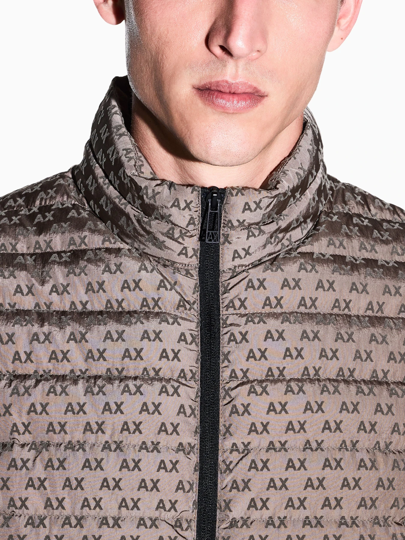 Куртки и дубленки Armani Exchange модель XM003510-AF19870-U6125 Куртки и дубленки Armani Exchange модель XM003510-AF19870-U6125 Фото