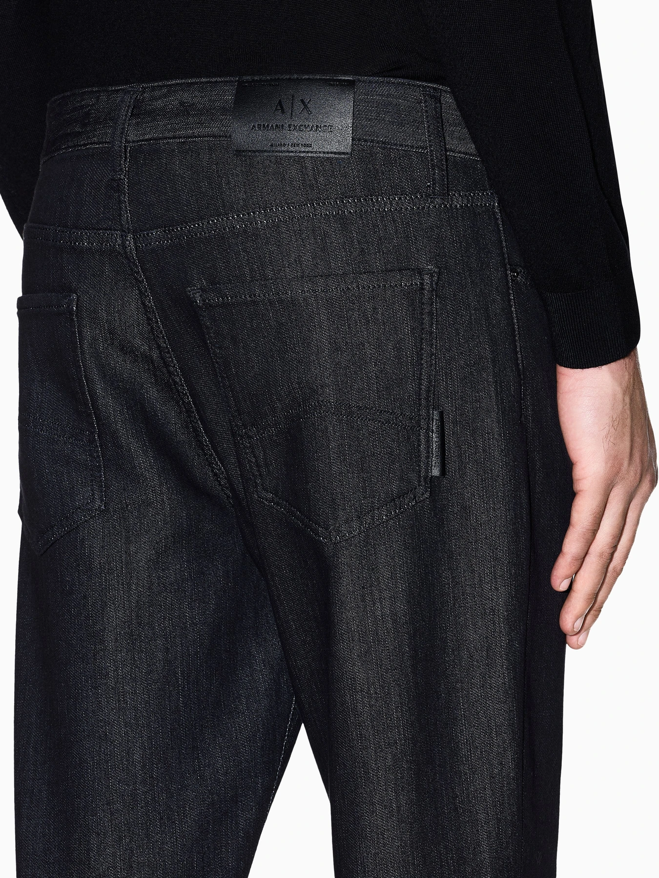 Джинсы Armani Exchange модель XM000070-AF14370-MC002 Джинсы Armani Exchange модель XM000070-AF14370-MC002 Фото