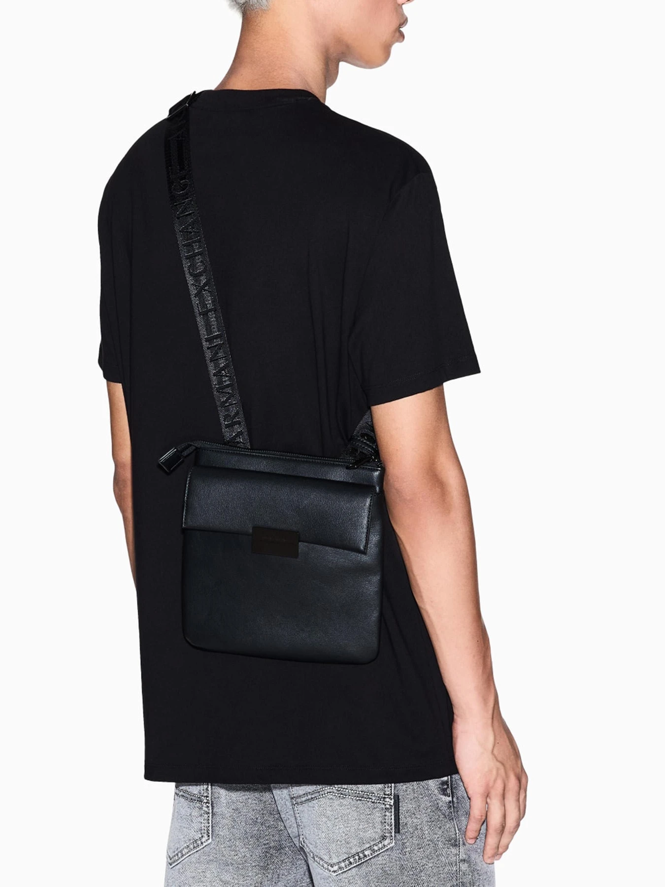 Сумки Armani Exchange модель XM001615-AF17209-UC001 Фото