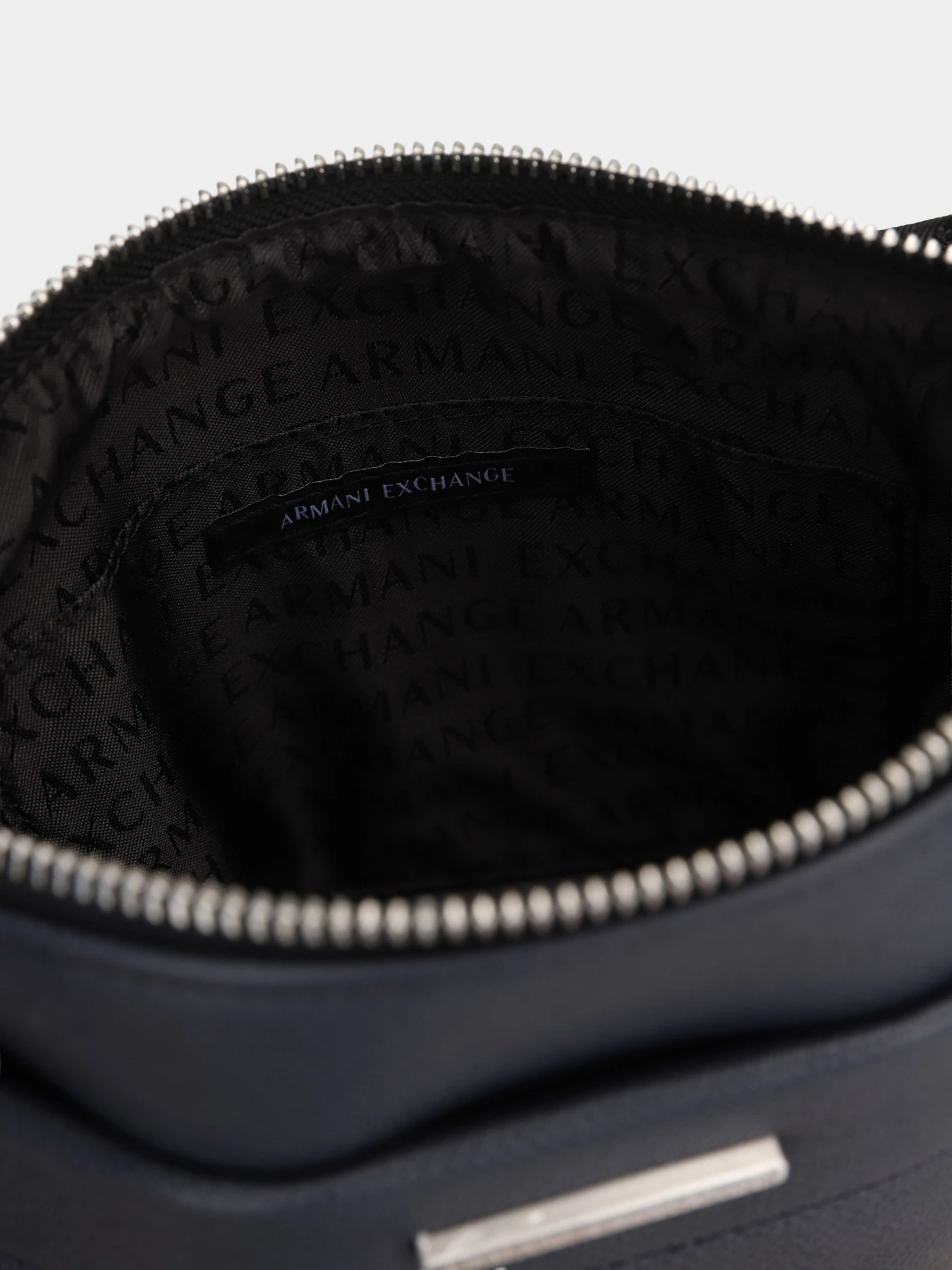 Сумки Armani Exchange модель XM002039-AF19931-UB100 Сумки Armani Exchange модель XM002039-AF19931-UB100 Фото