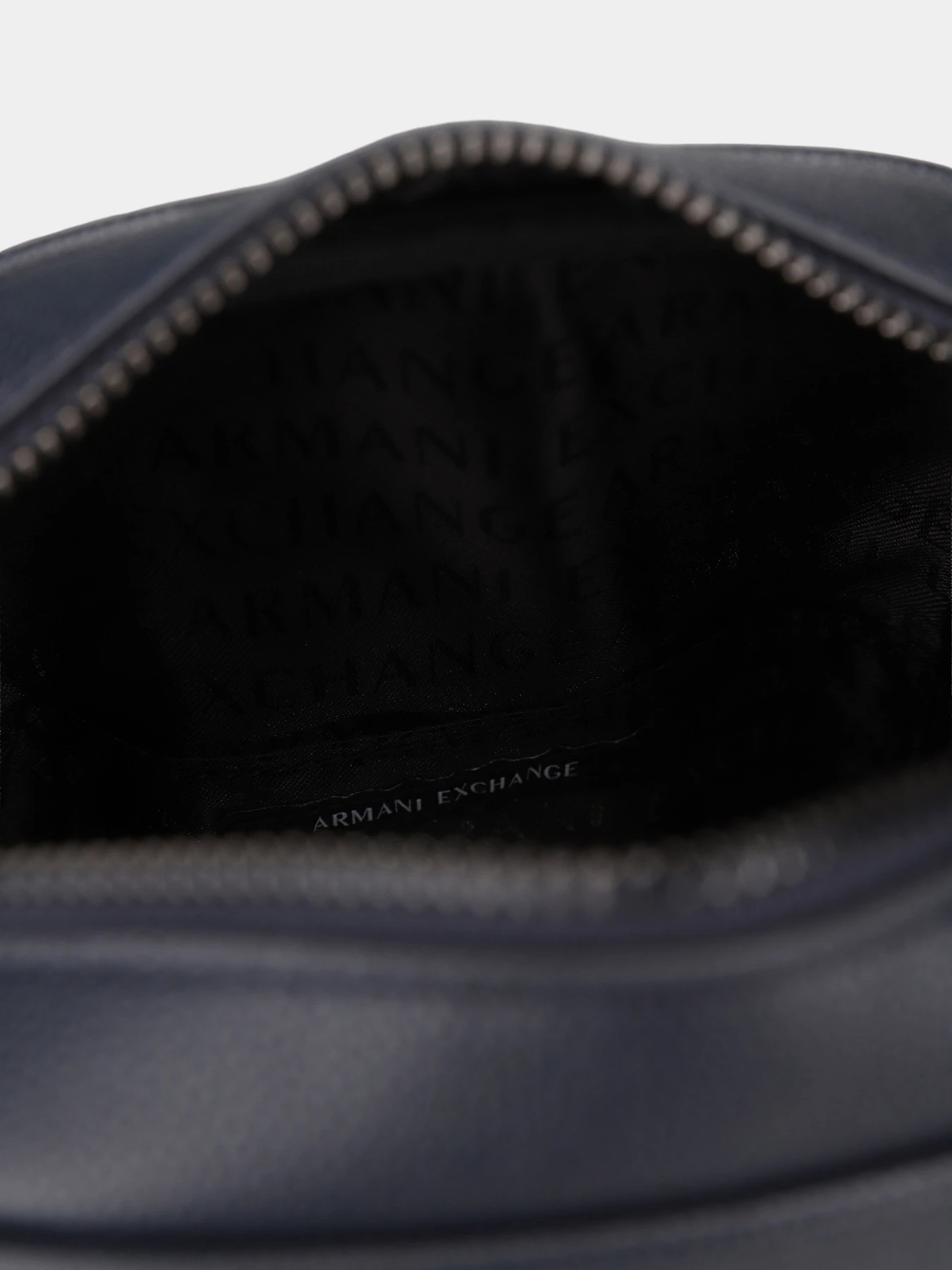 Сумки Armani Exchange модель XM002584-AF22651-UB101 Фото