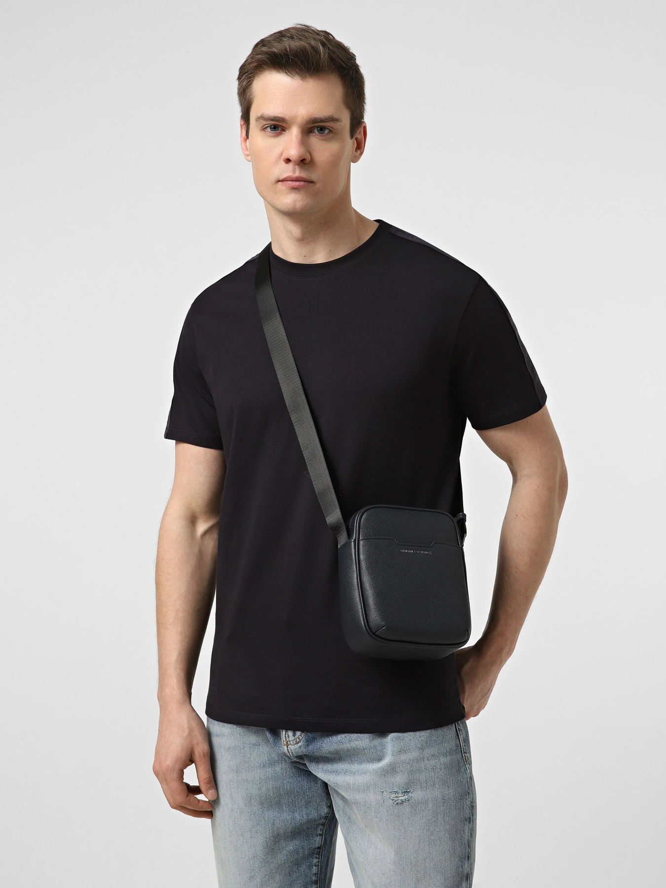 Сумки Armani Exchange модель XM002584-AF22651-UB101 Фото