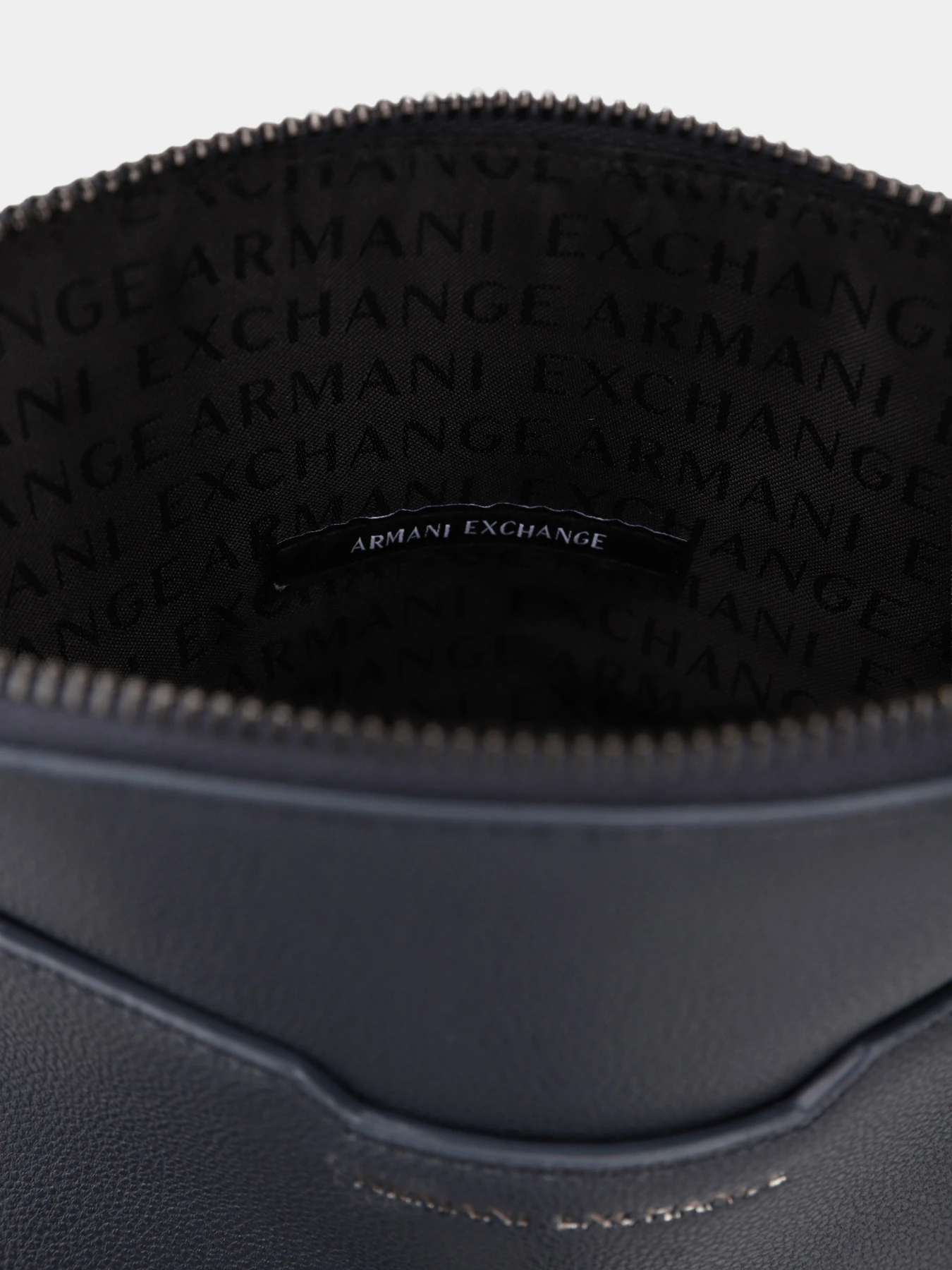 Сумки Armani Exchange модель XM002586-AF22651-UB101 Фото