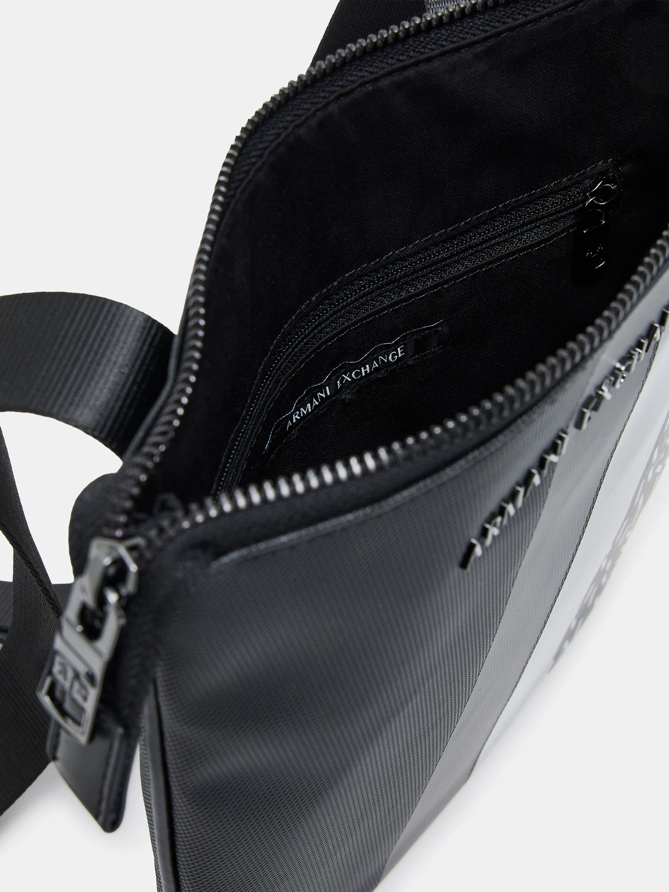 Сумки Armani Exchange модель XM000164-AF11935-MC034 Сумки Armani Exchange модель XM000164-AF11935-MC034 Фото