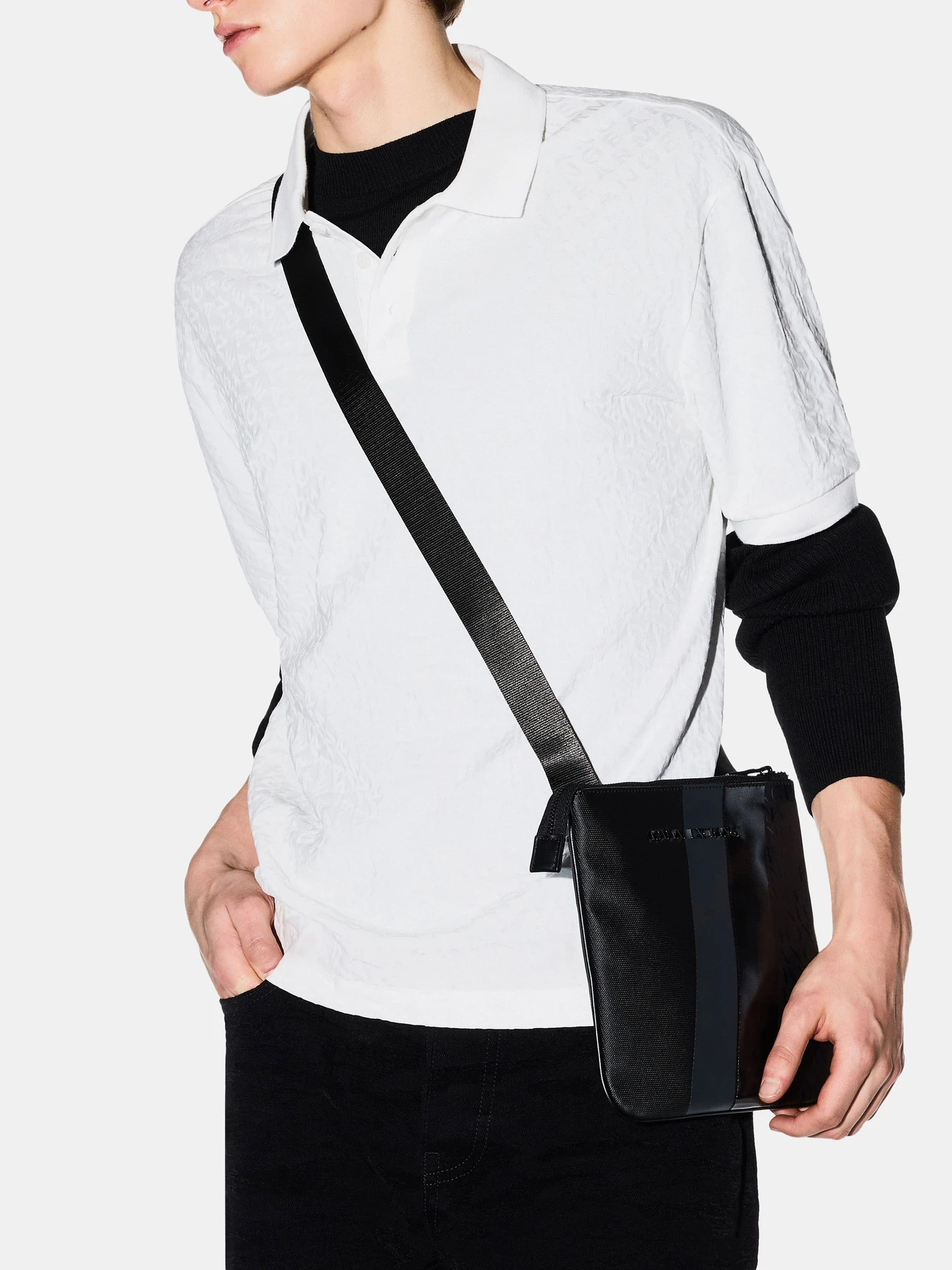 Сумки Armani Exchange модель XM000164-AF11935-MC034 Сумки Armani Exchange модель XM000164-AF11935-MC034 Фото