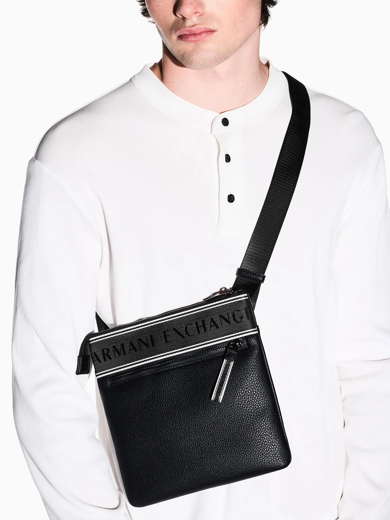 Сумки Armani Exchange модель XM002610-AF22662-UC001 Сумки Armani Exchange модель XM002610-AF22662-UC001 Фото