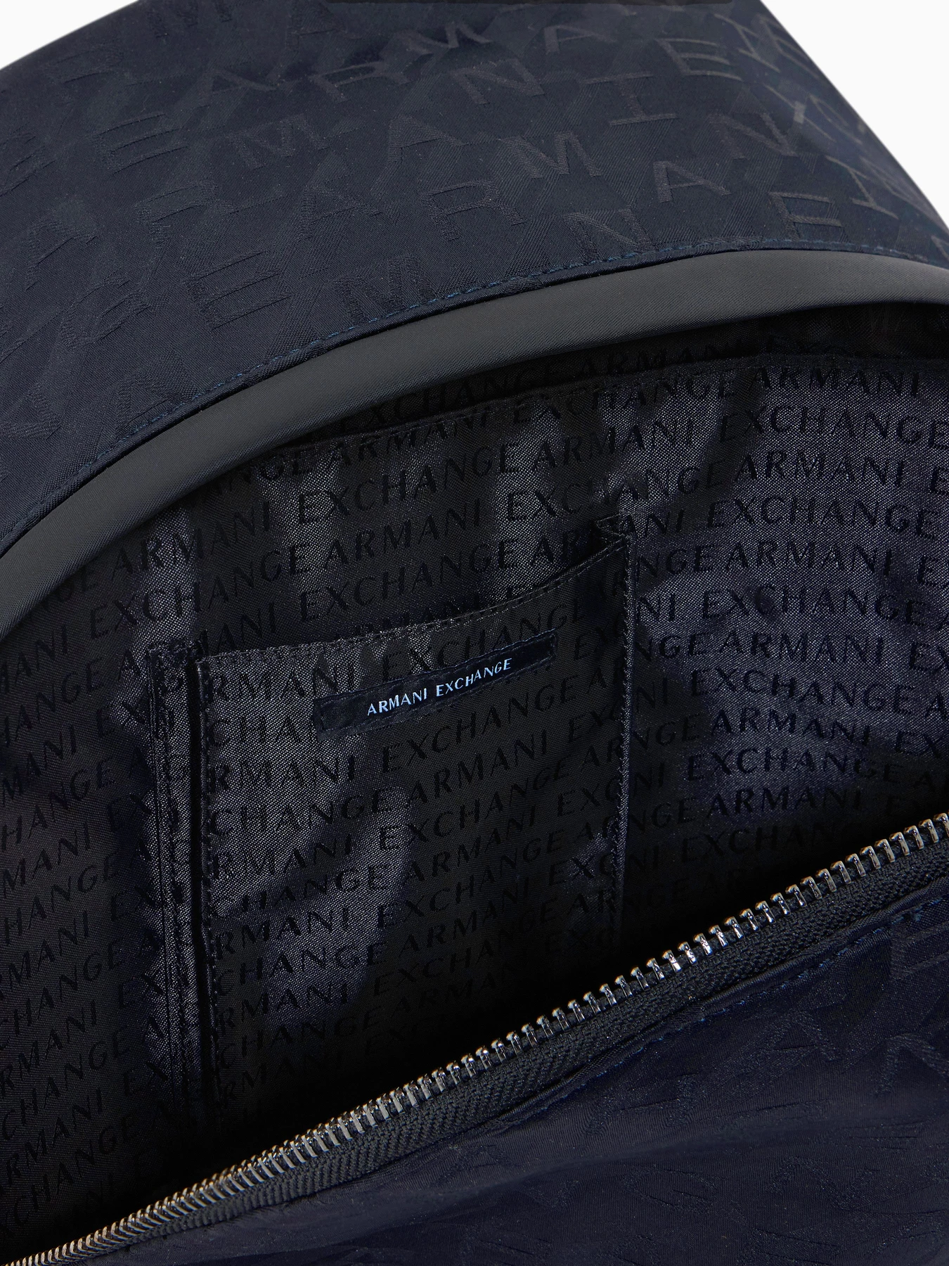 Рюкзаки Armani Exchange модель XM002614-AF22826-UB101 Фото