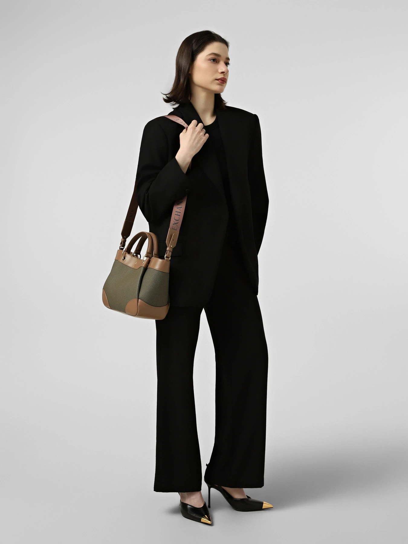 Сумки Armani Exchange модель XW000393-AF22518-M7015 Сумки Armani Exchange модель XW000393-AF22518-M7015 Фото