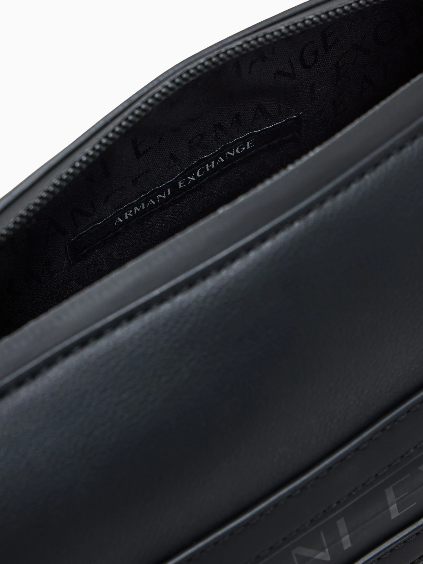 Сумки Armani Exchange модель XM003168-AF26679-MC043 Фото