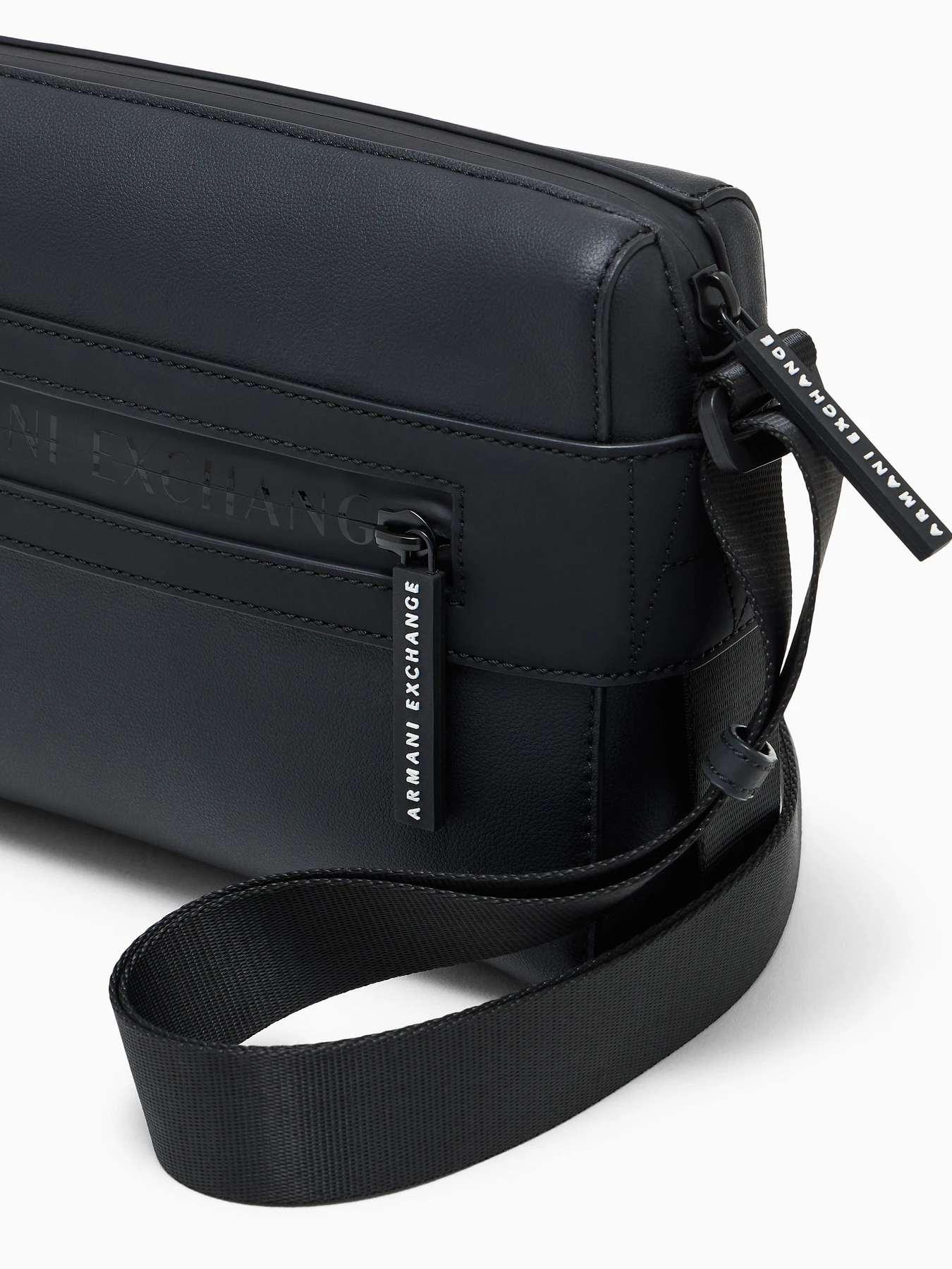 Сумки Armani Exchange модель XM003168-AF26679-MC043 Фото