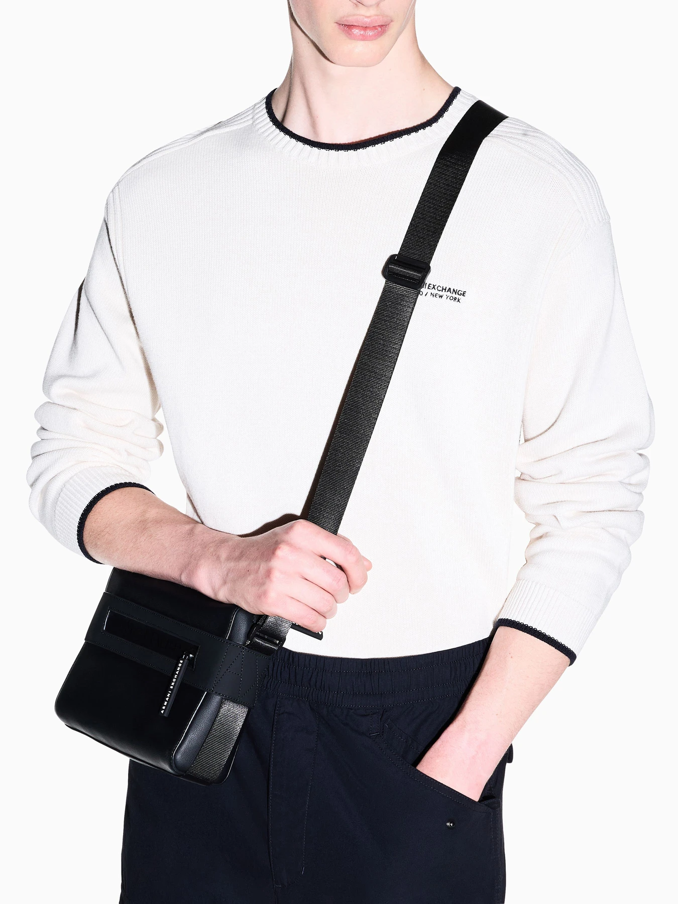 Сумки Armani Exchange модель XM003168-AF26679-MC043 Фото
