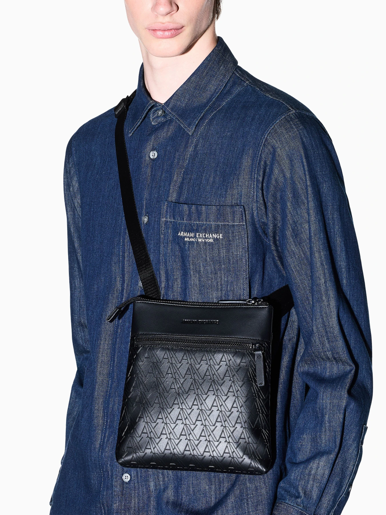 Сумки Armani Exchange модель XM003582-AF26662-UC001 Фото