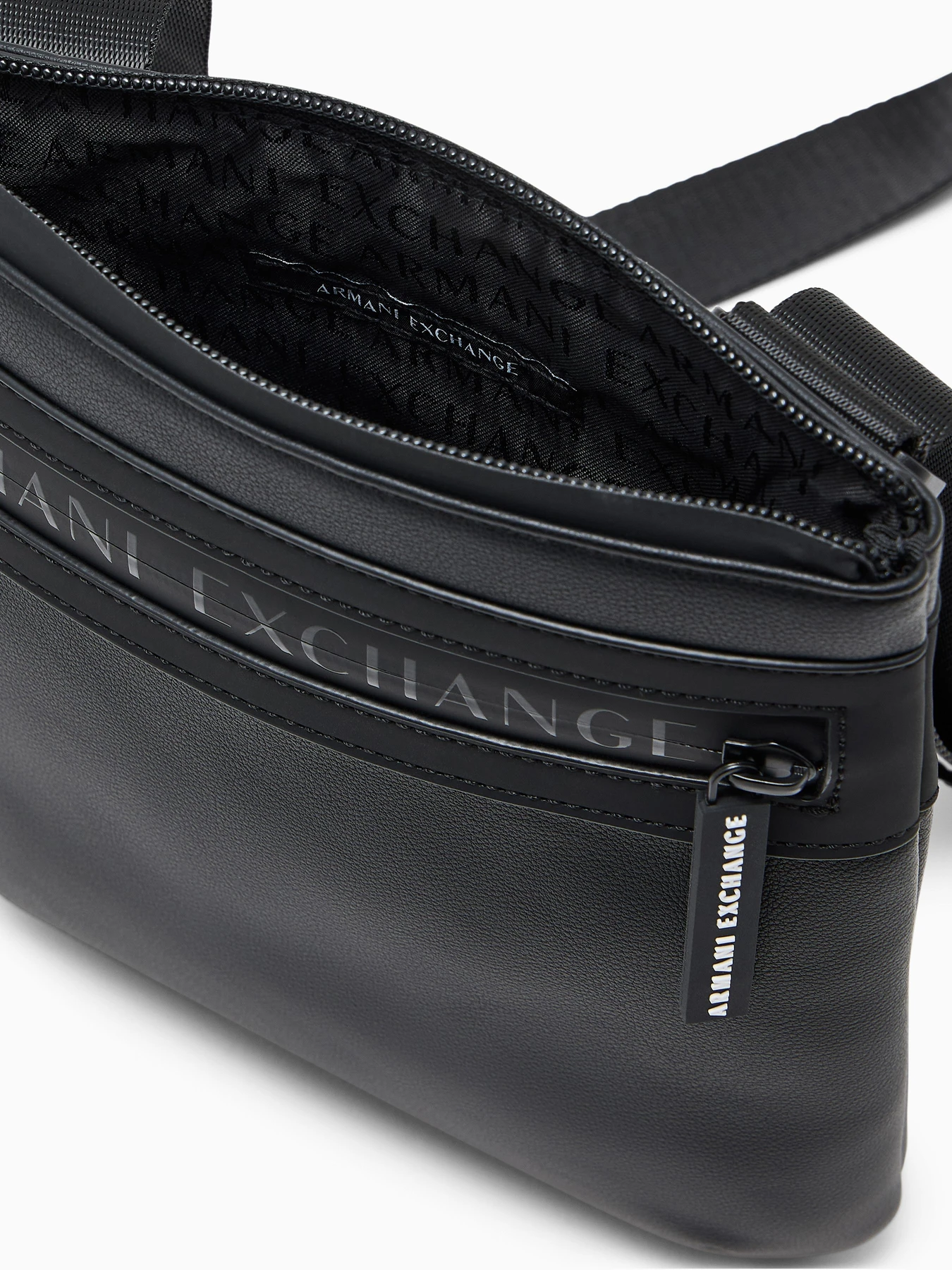 Сумки Armani Exchange модель XM003594-AF26679-MC043 Фото