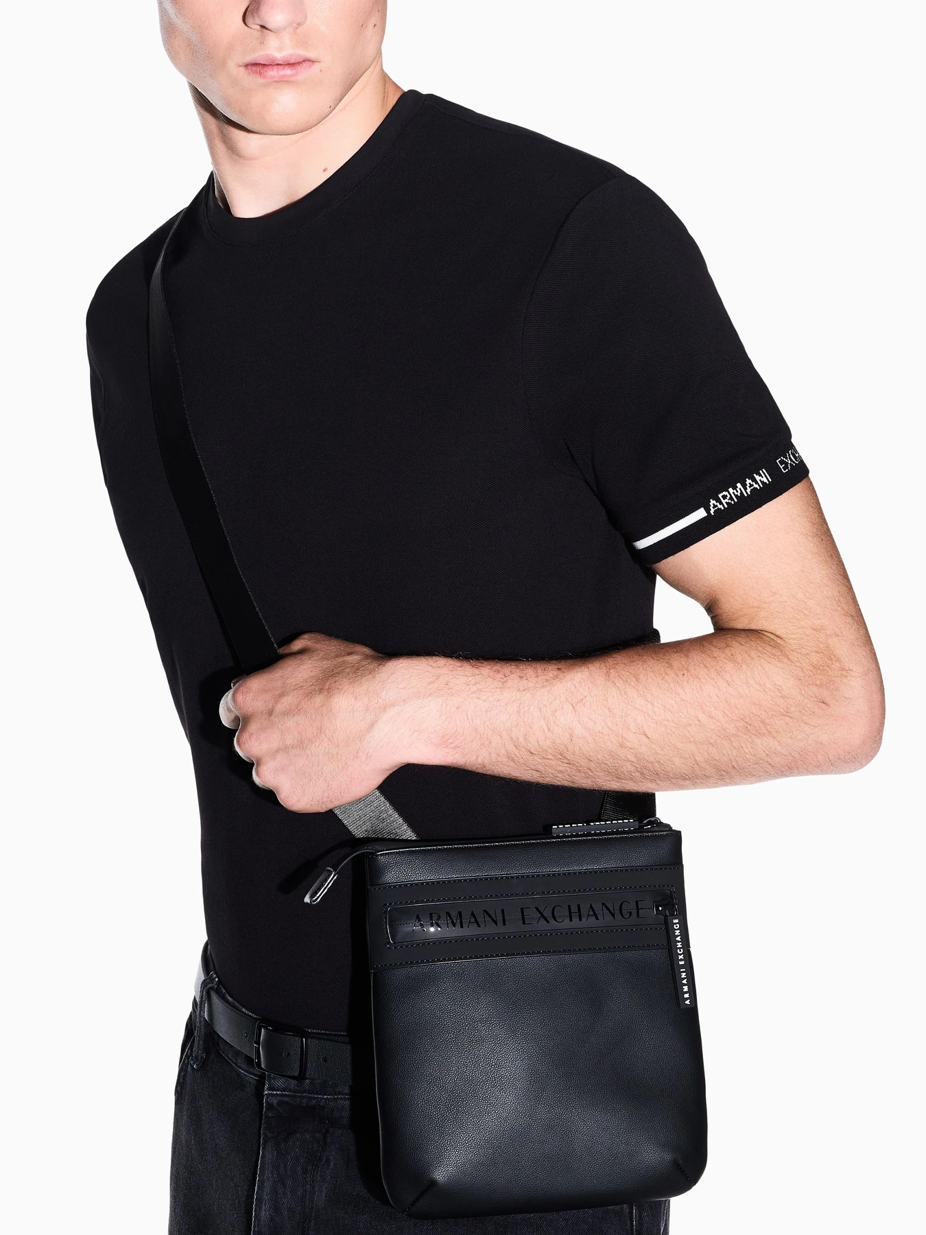 Сумки Armani Exchange модель XM003594-AF26679-MC043 Фото