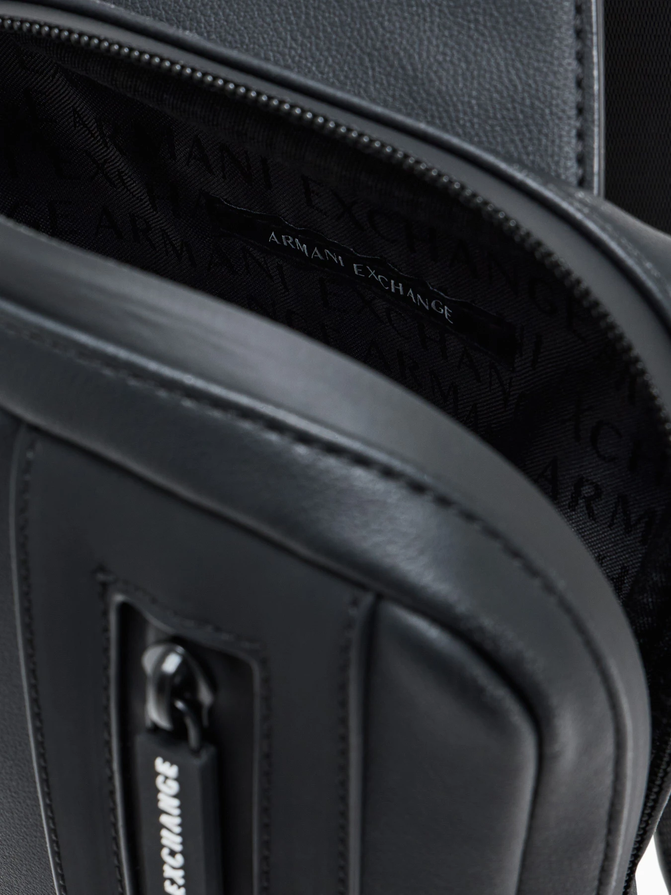 Рюкзаки Armani Exchange модель XM003588-AF26679-MC043 Фото