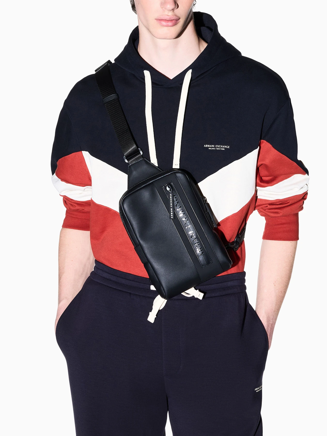 Рюкзаки Armani Exchange модель XM003588-AF26679-MC043 Фото