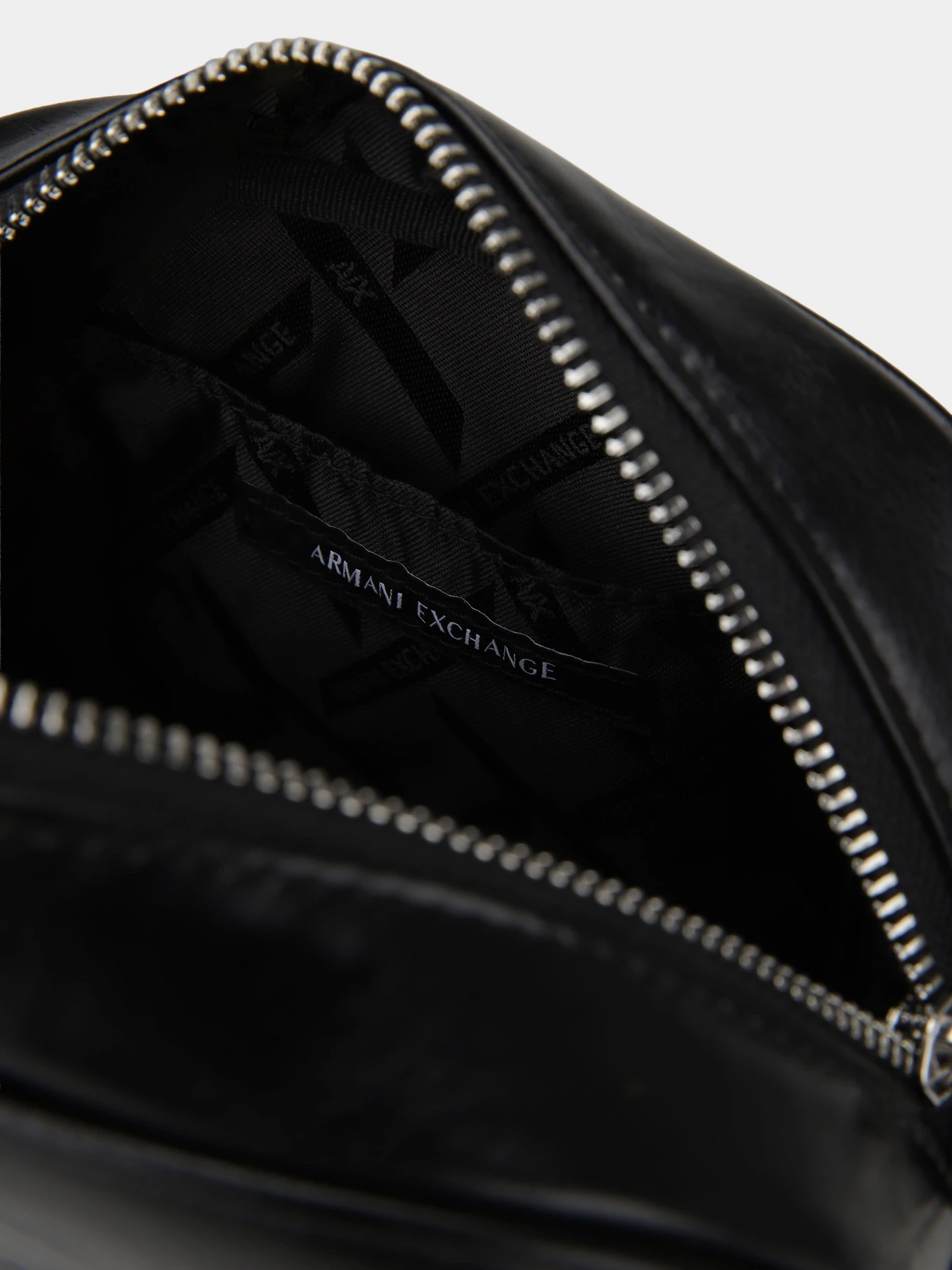 Сумки Armani Exchange модель XW003130-AF26574-UC001 Фото