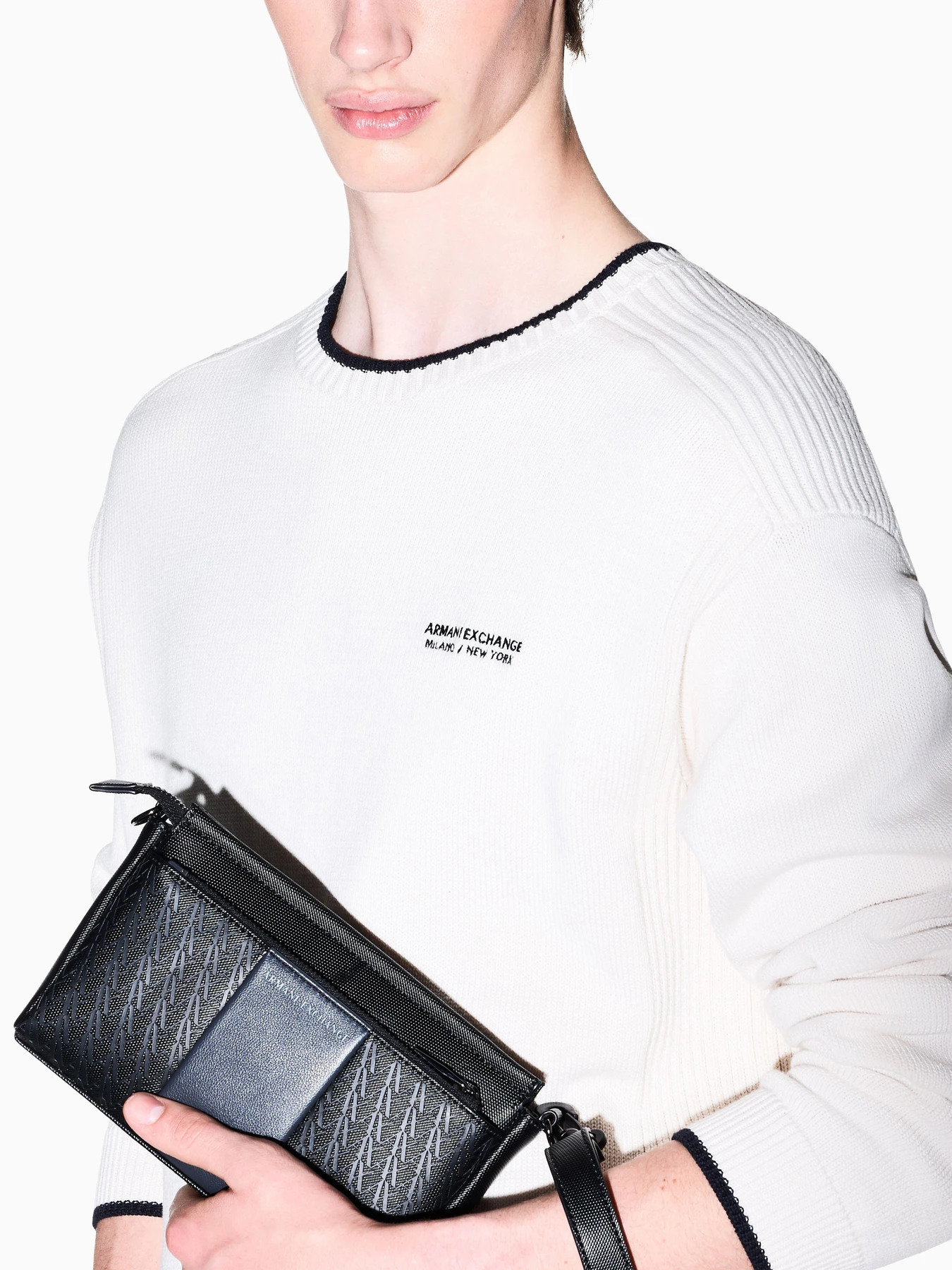 Сумки Armani Exchange модель XM003285-AF26691-MC028 Фото