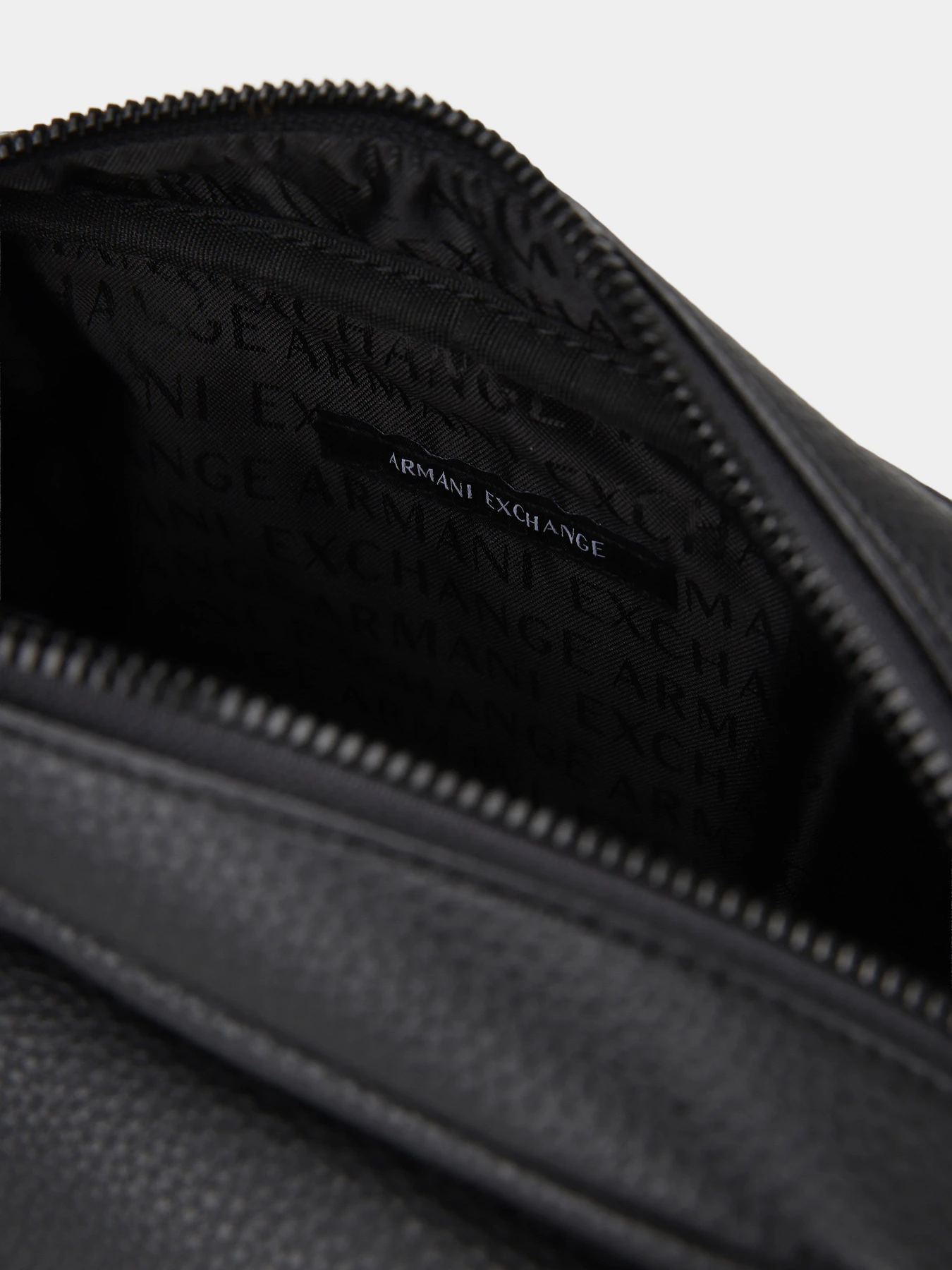 Сумки Armani Exchange модель XM003230-AF26651-UC001 Фото