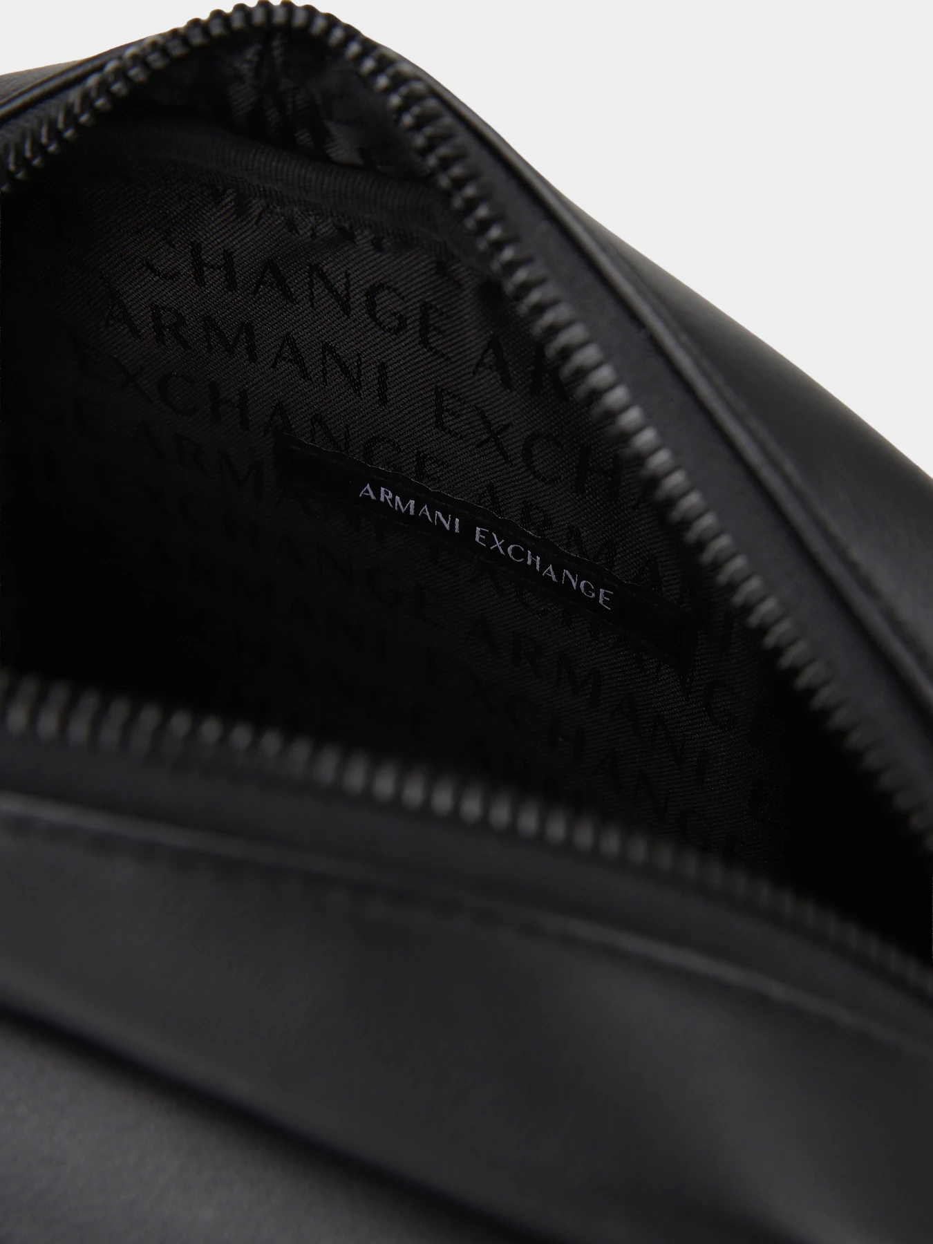 Сумки Armani Exchange модель XM003232-AF26655-MC043 Сумки Armani Exchange модель XM003232-AF26655-MC043 Фото