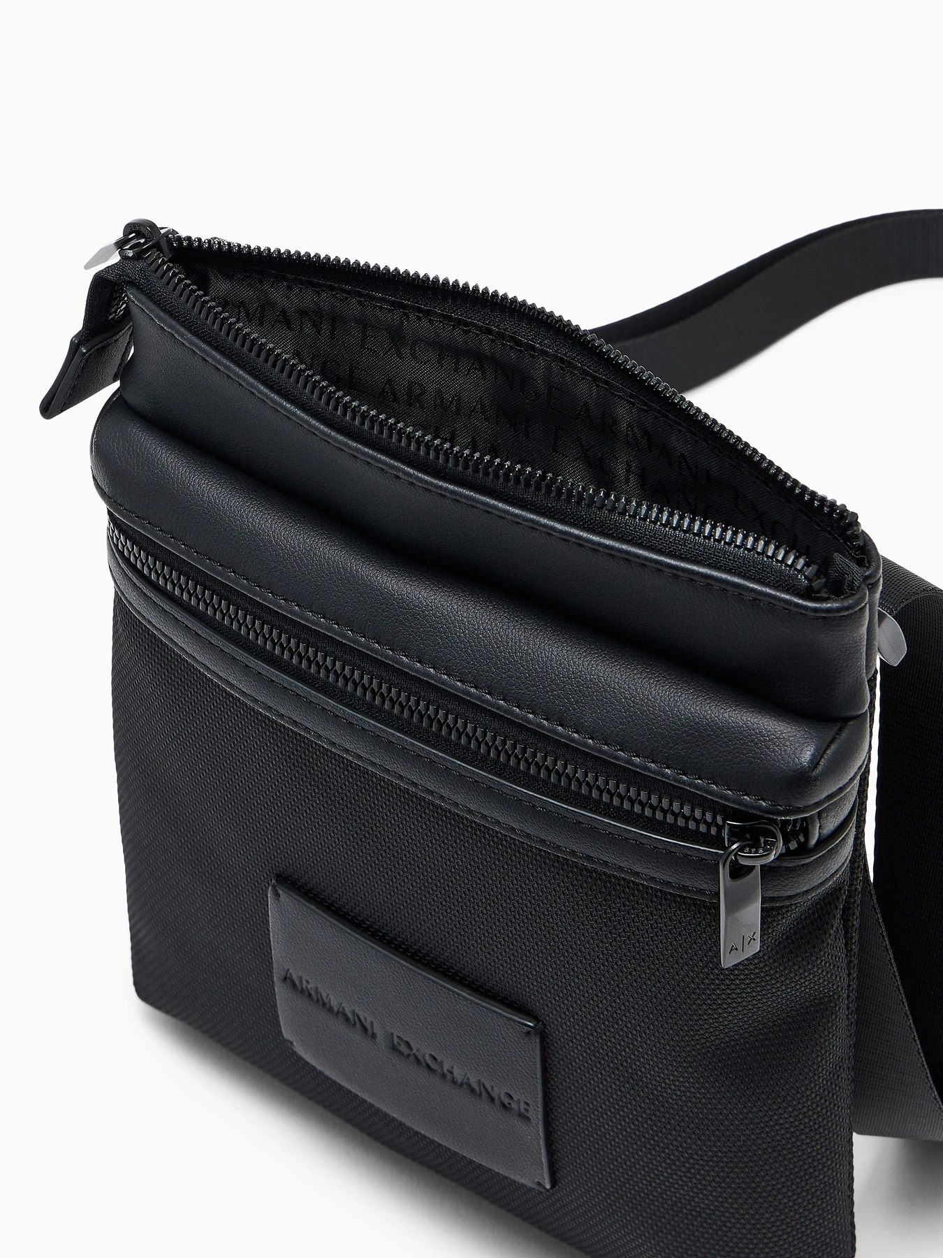 Сумки Armani Exchange модель XM003572-AF26655-MC043 Сумки Armani Exchange модель XM003572-AF26655-MC043 Фото