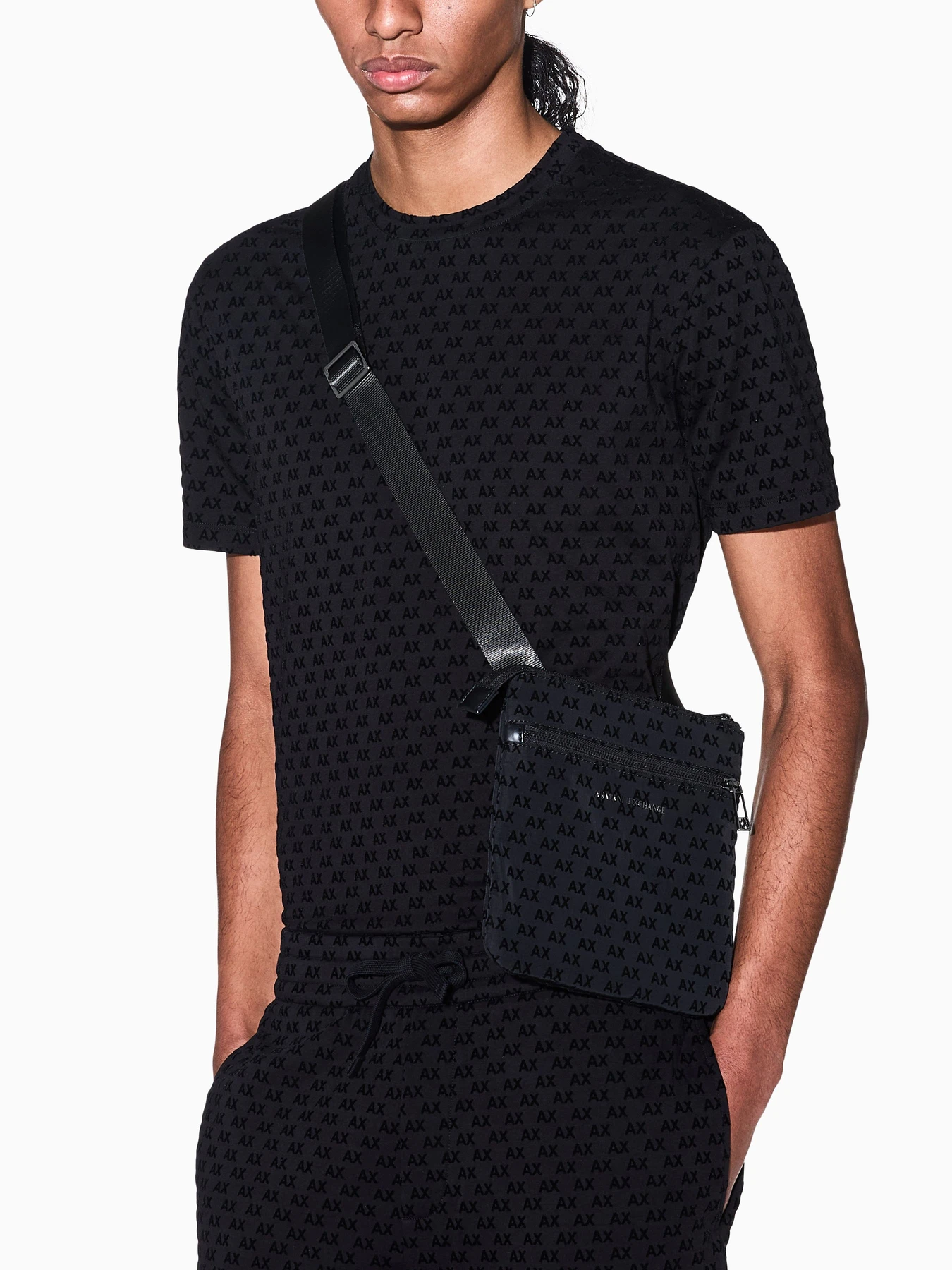 Сумки Armani Exchange модель XM003596-AF27209-UC001 Фото