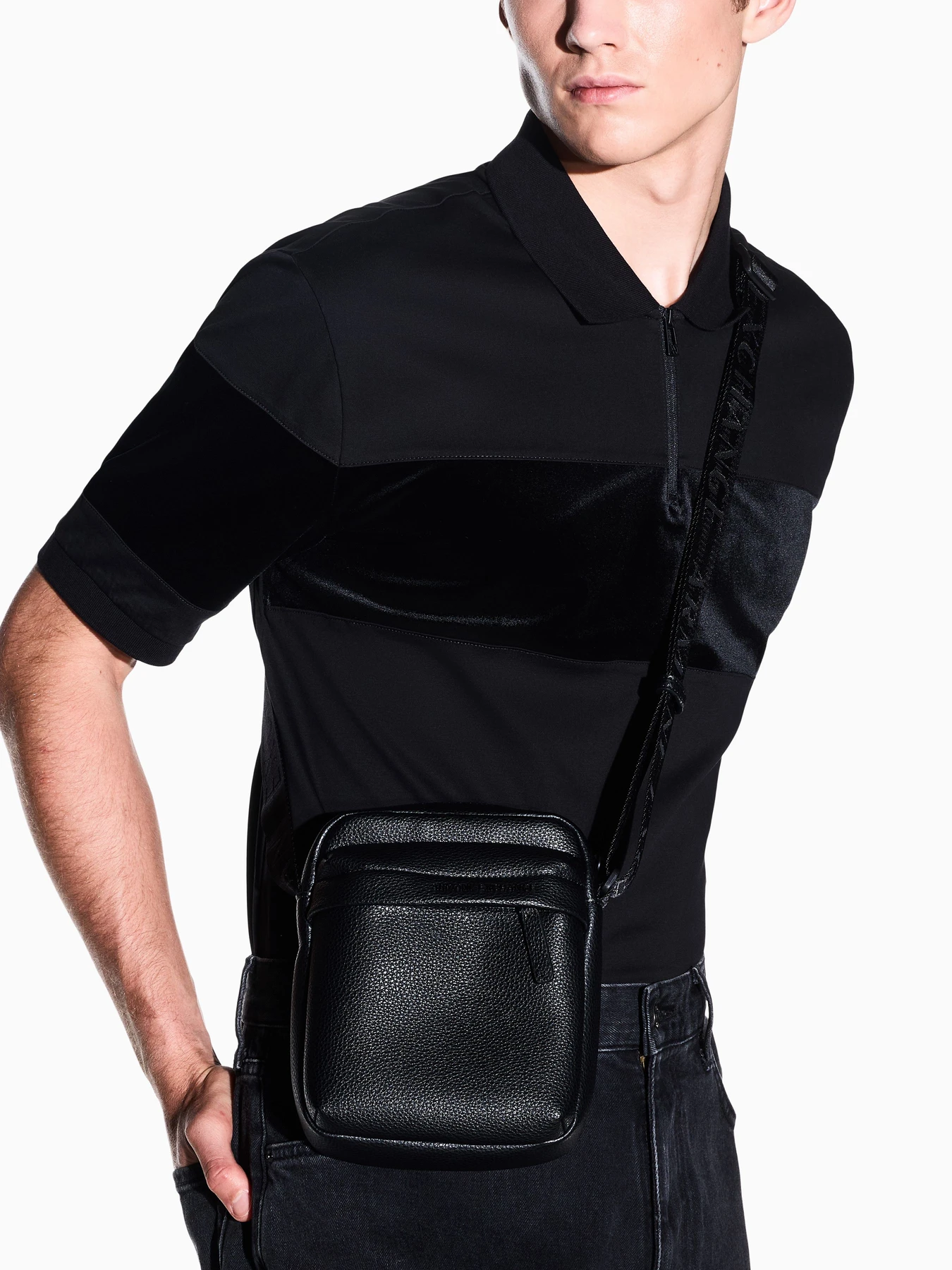 Сумки Armani Exchange модель XM003597-AF26651-UC001 Сумки Armani Exchange модель XM003597-AF26651-UC001 Фото