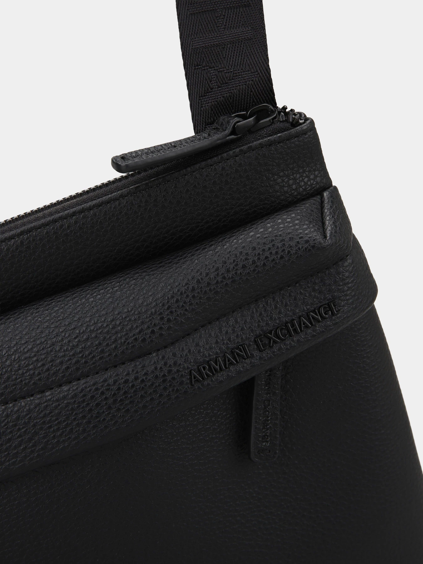 Сумки Armani Exchange модель XM003598-AF26651-UC001 Фото
