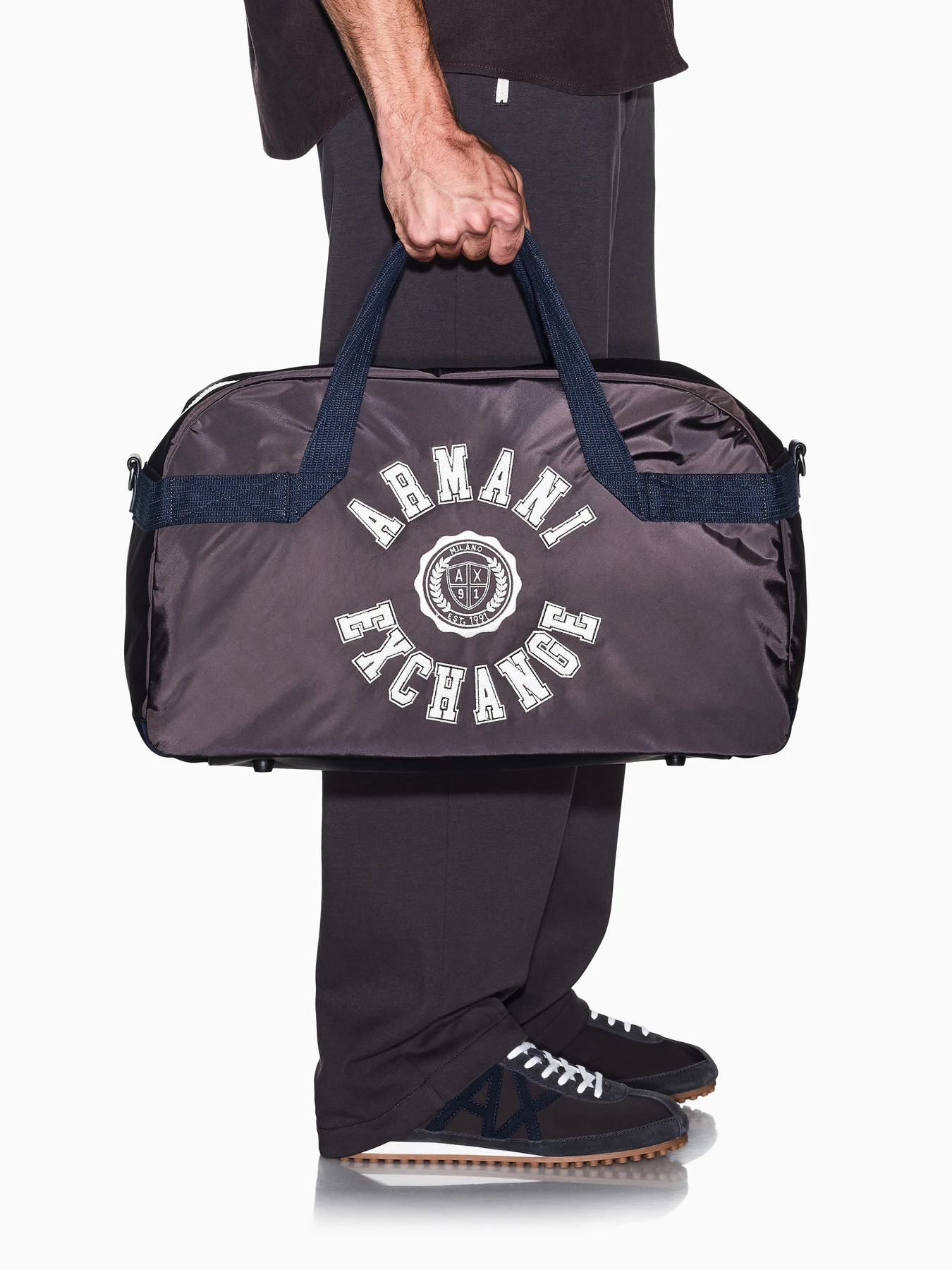 Дорожные сумки и чемоданы Armani Exchange модель XM003268-AF27128-M6107 Фото