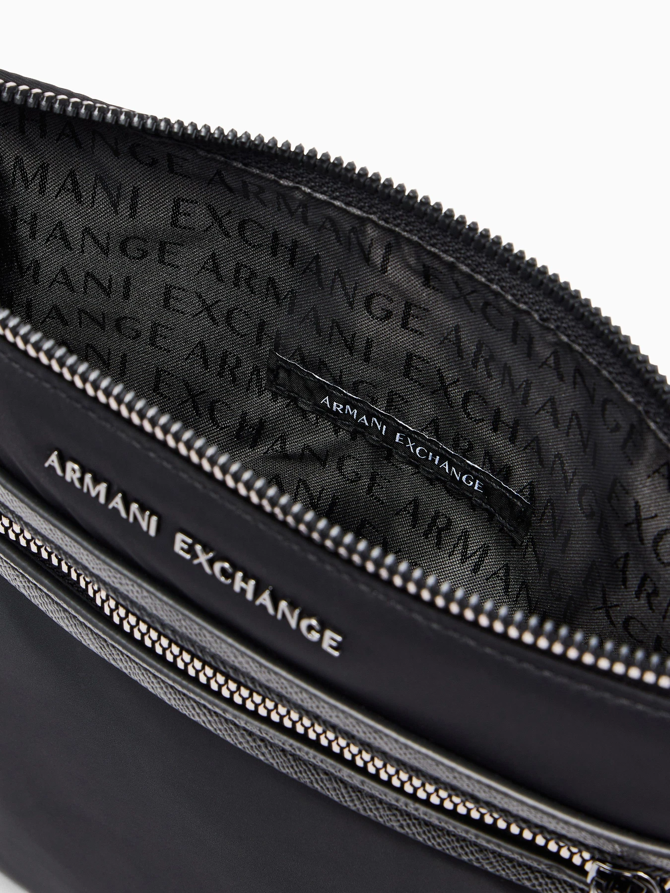 Сумки Armani Exchange модель XM001668-AF27131-MC043 Фото
