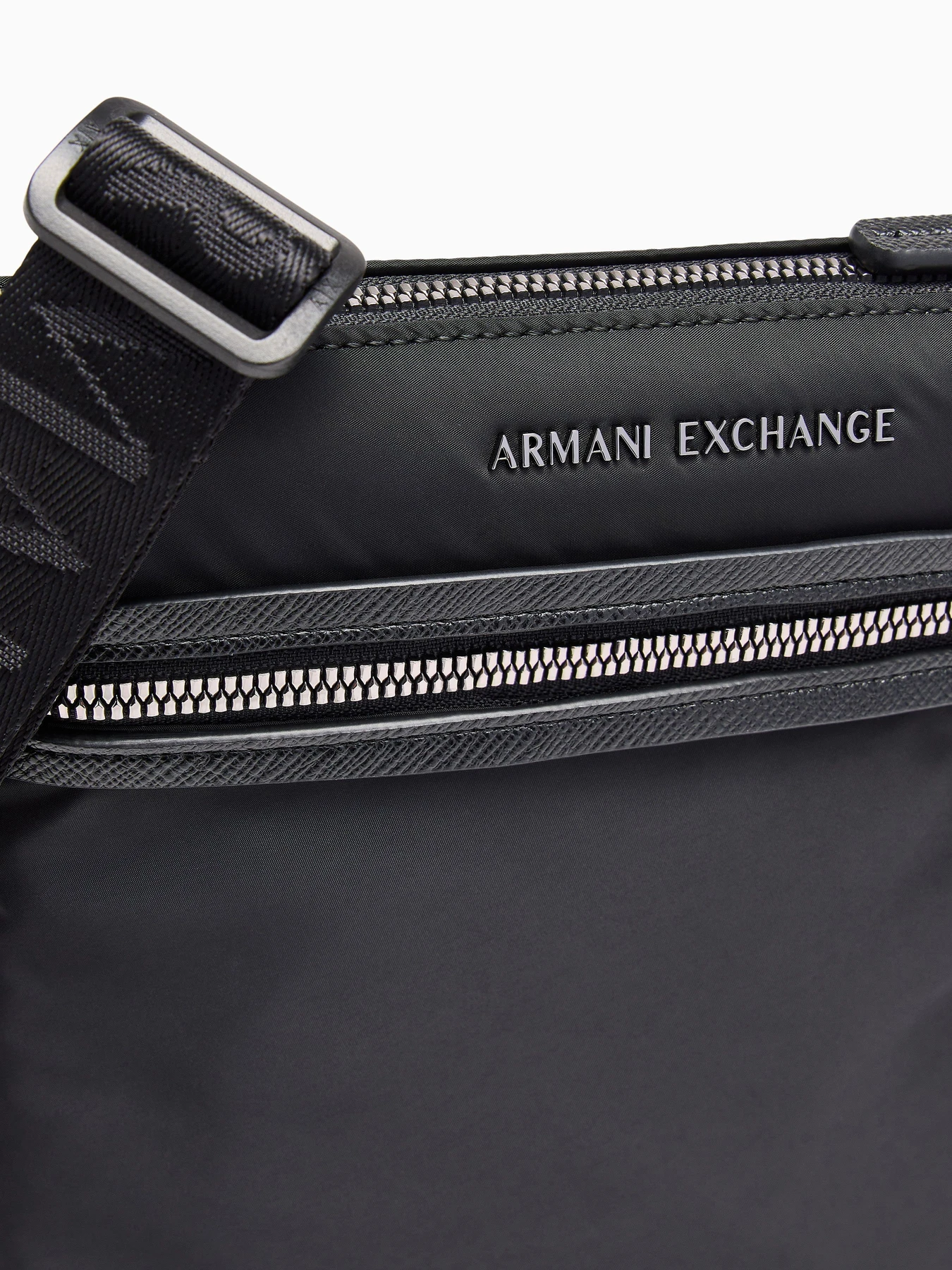 Сумки Armani Exchange модель XM001668-AF27131-MC043 Фото