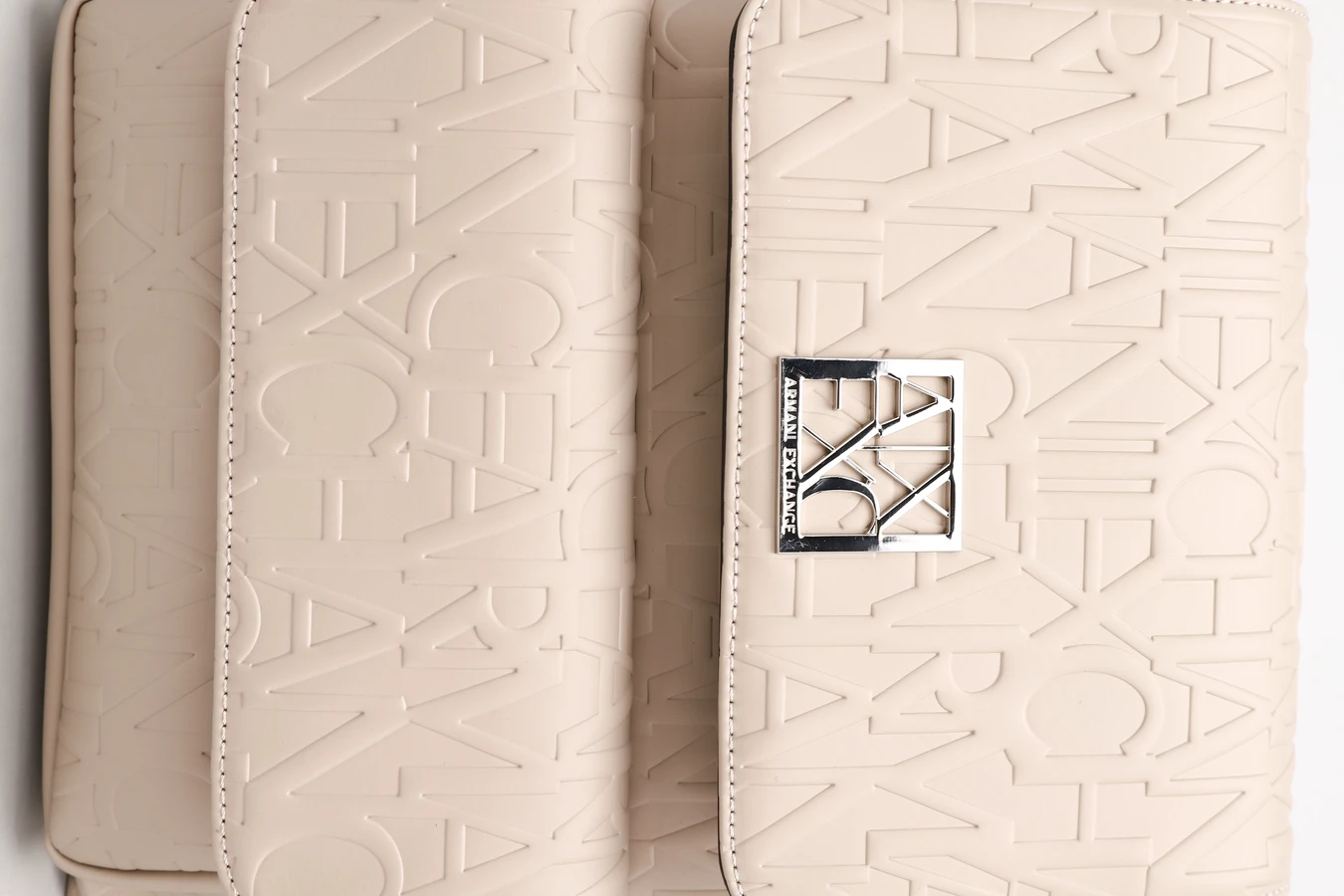 Рюкзаки Armani Exchange модель 942660-CC793-44620 Рюкзаки Armani Exchange модель 942660-CC793-44620 Фото