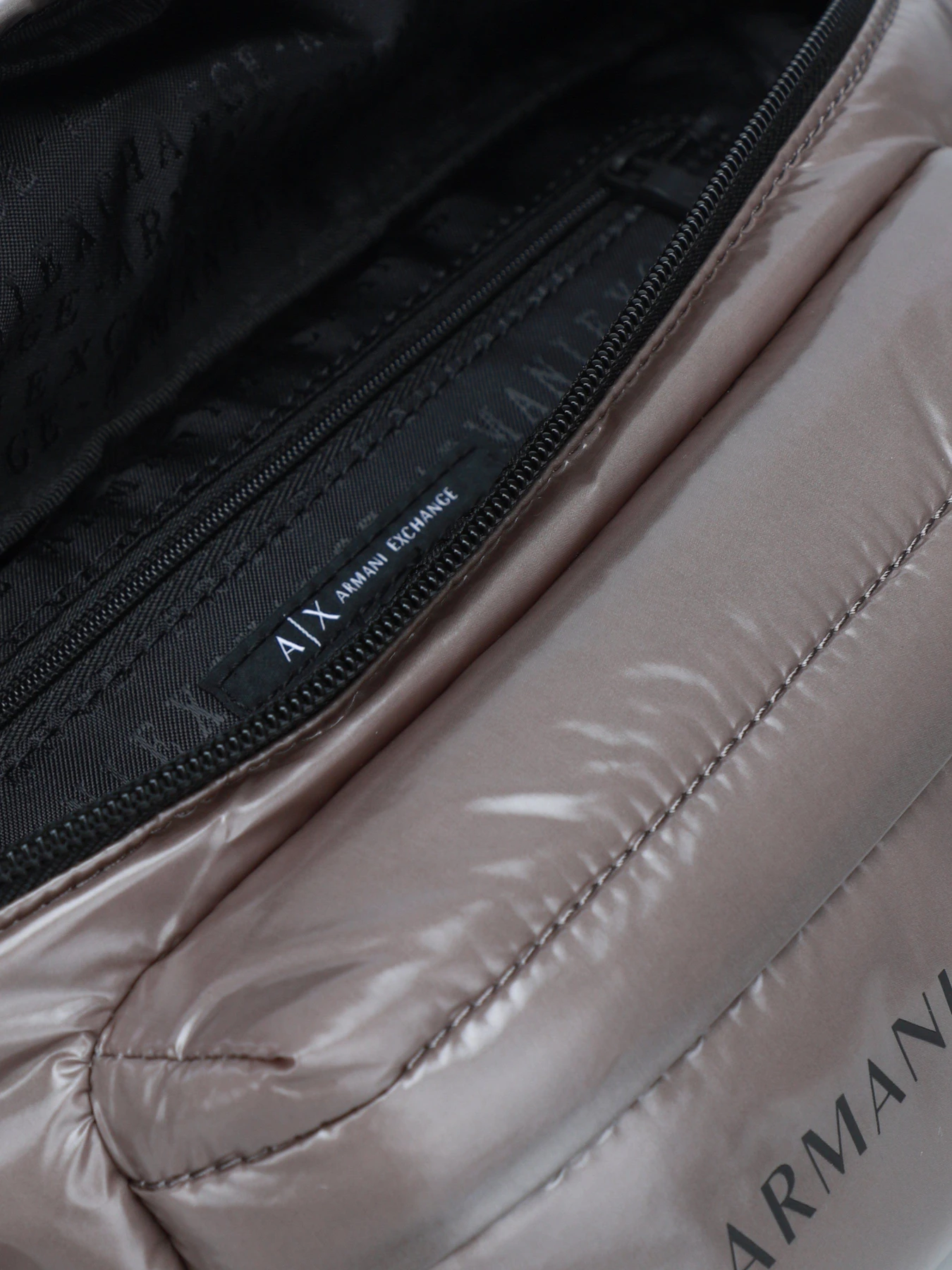 Сумки Armani Exchange модель 952328-1P010-04348 Фото