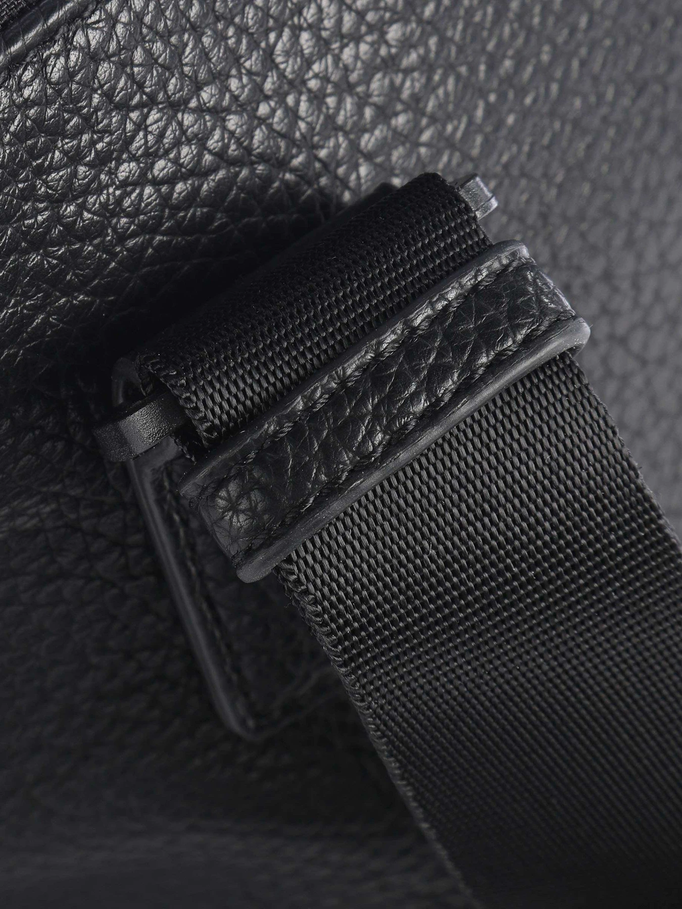 Сумки Armani Exchange модель 952334-1P008-00020 Сумки Armani Exchange модель 952334-1P008-00020 Фото