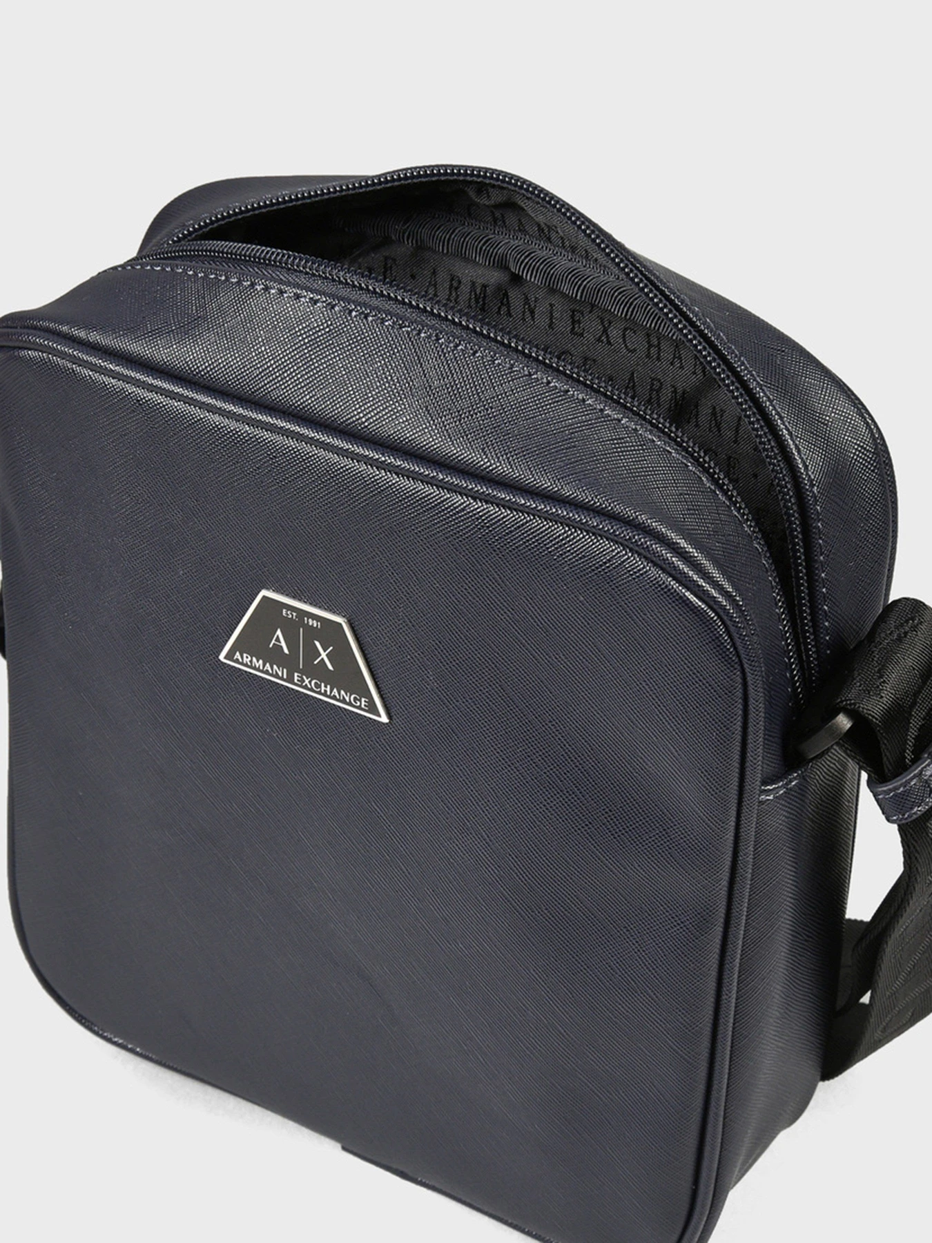 Сумки Armani Exchange модель 952138-CC523-37735 Фото