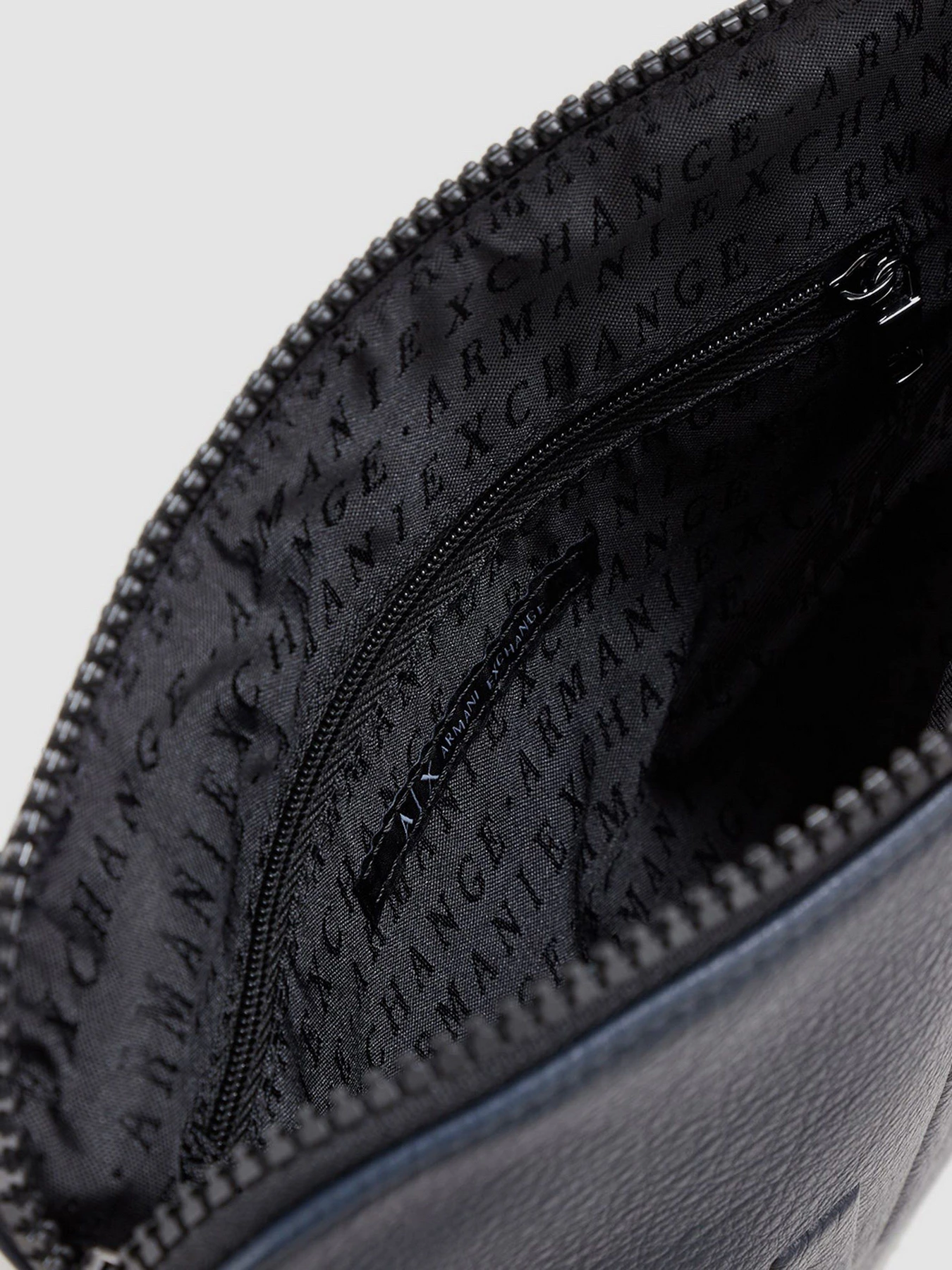 Сумки Armani Exchange модель 952082-2R836-00335 Фото
