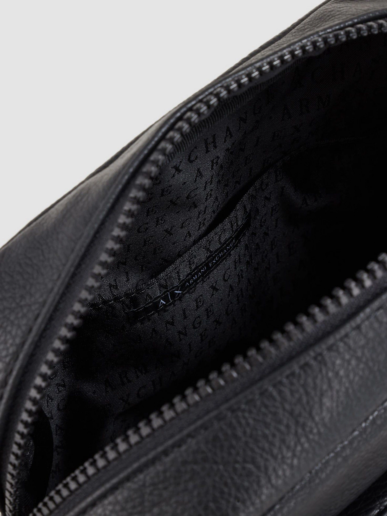 Сумки Armani Exchange модель 952410-2R836-00020 Фото
