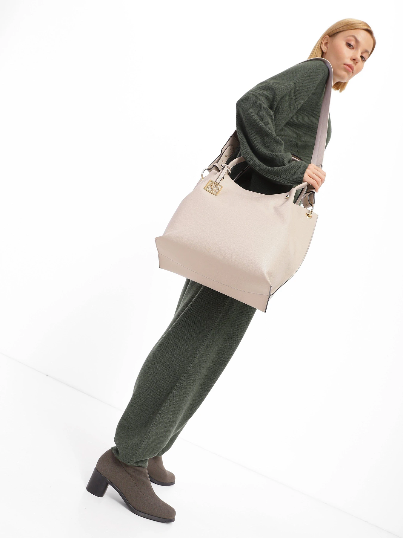 Сумки Armani Exchange модель 942685-1A702-07351 Фото