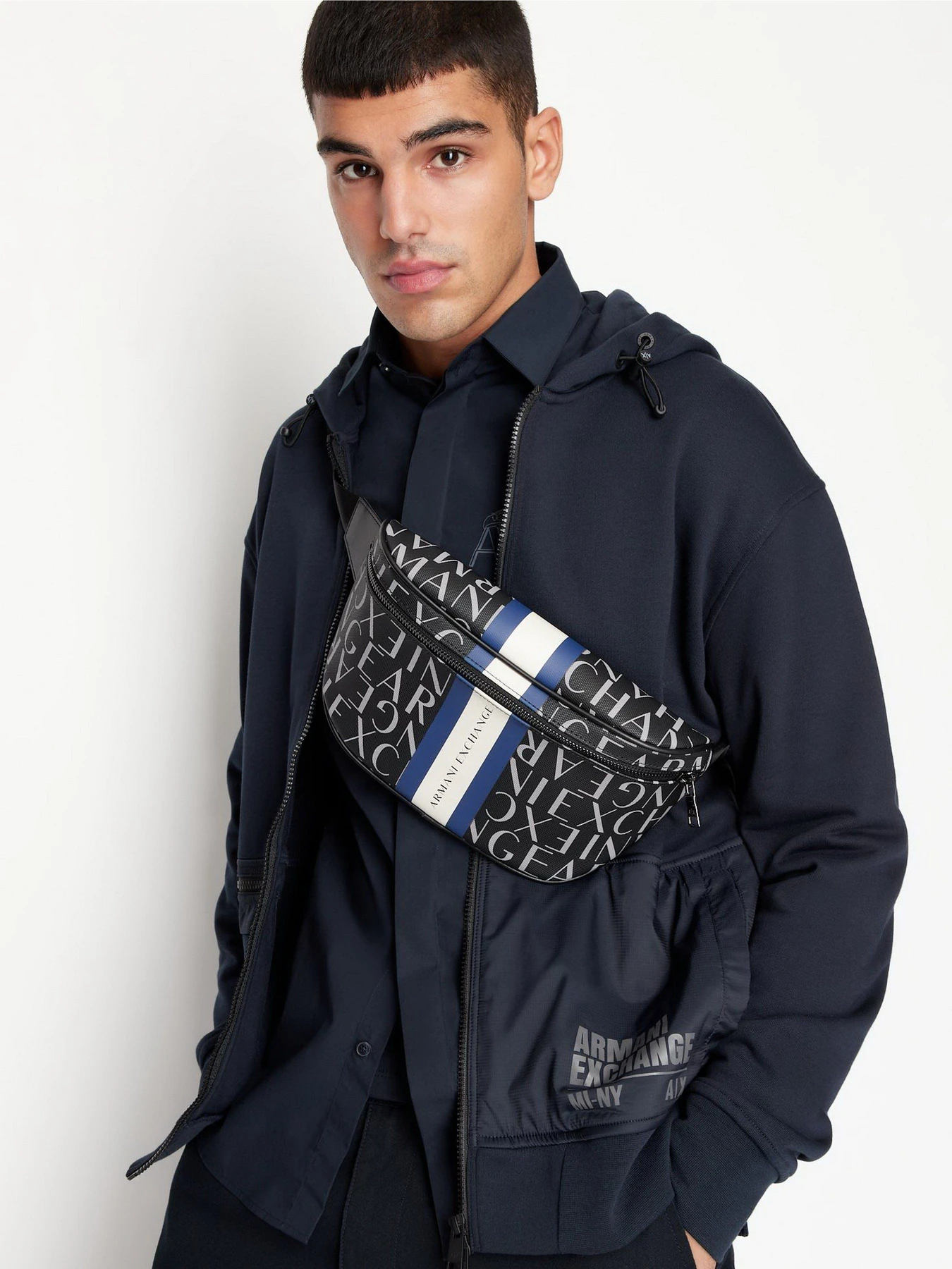 Сумки Armani Exchange модель 952398-CC831-00020 Фото