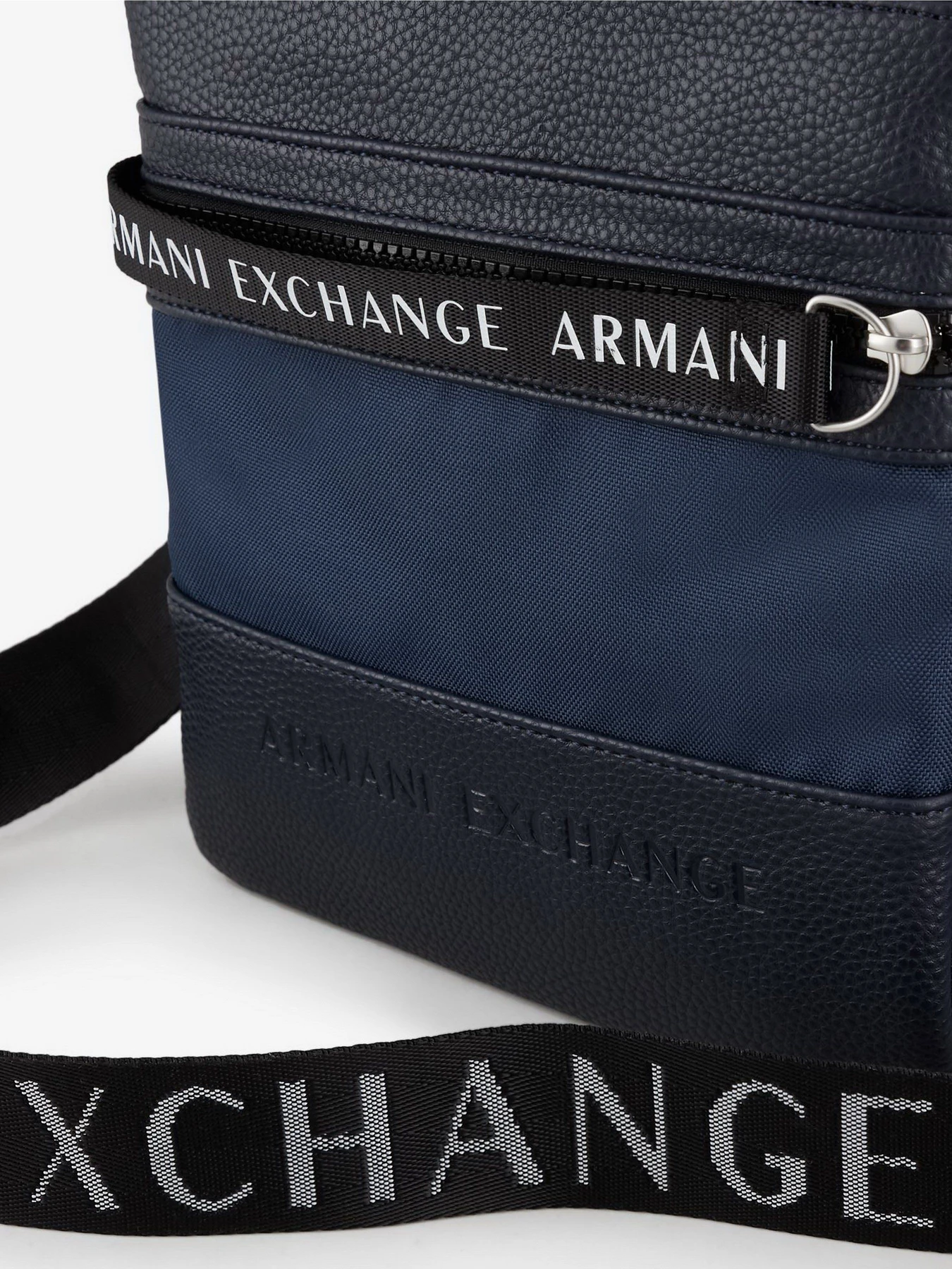 Сумки Armani Exchange модель 952463-2F878-43335 Сумки Armani Exchange модель 952463-2F878-43335 Фото
