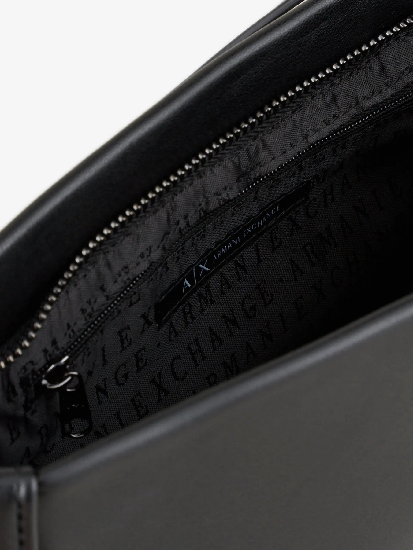 Сумки Armani Exchange модель 942904-3R784-00020 Фото