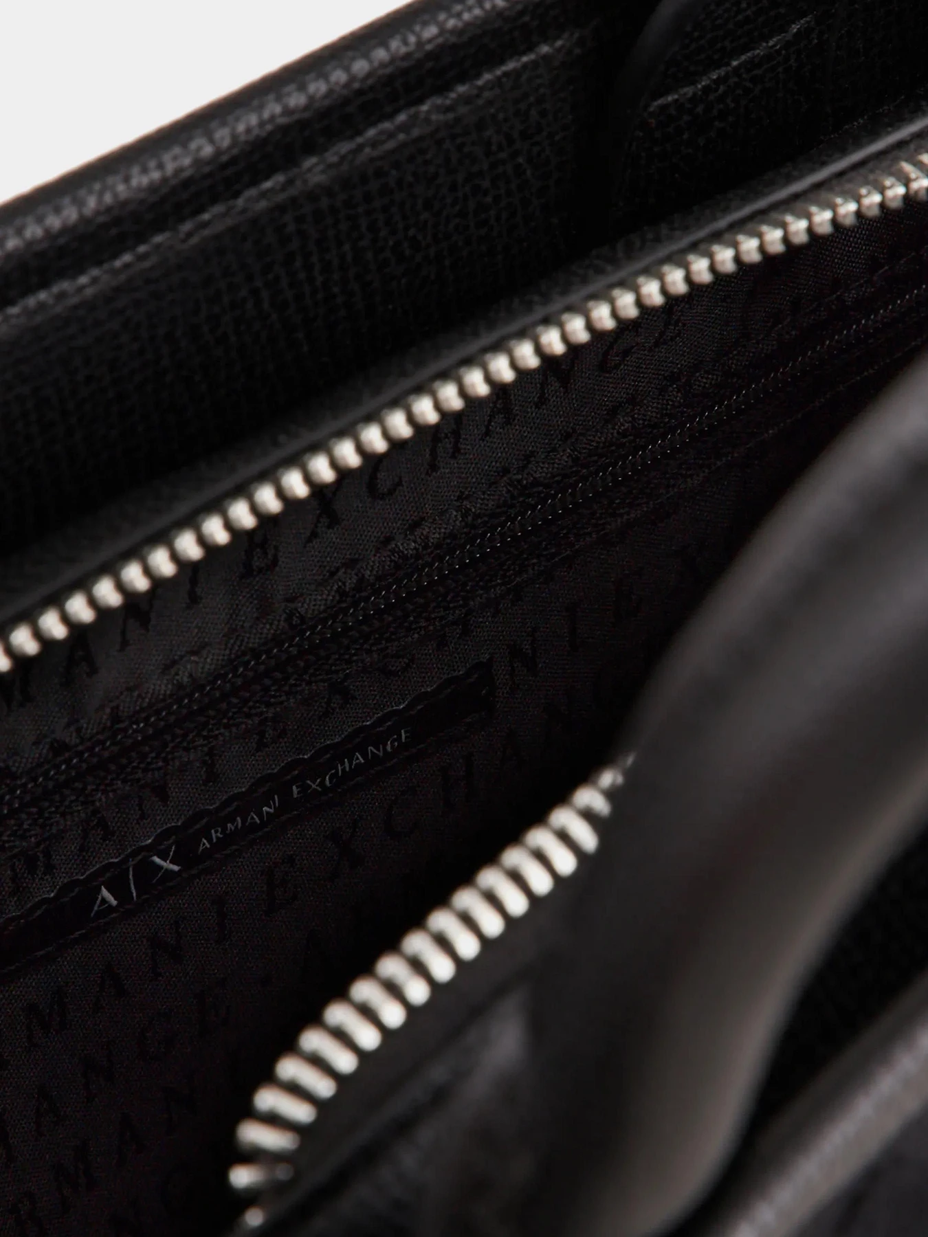 Сумки Armani Exchange модель 942929-3R708-00020 Фото