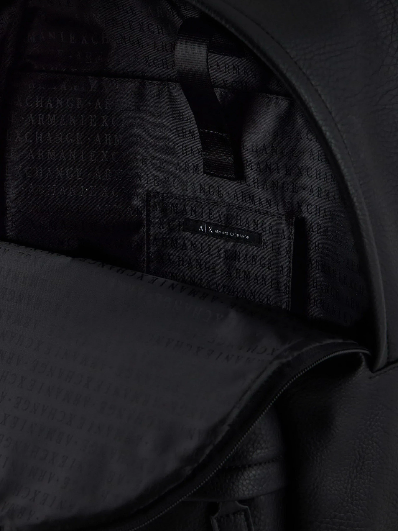 Рюкзаки Armani Exchange модель 952562-3F867-00020 Рюкзаки Armani Exchange модель 952562-3F867-00020 Фото