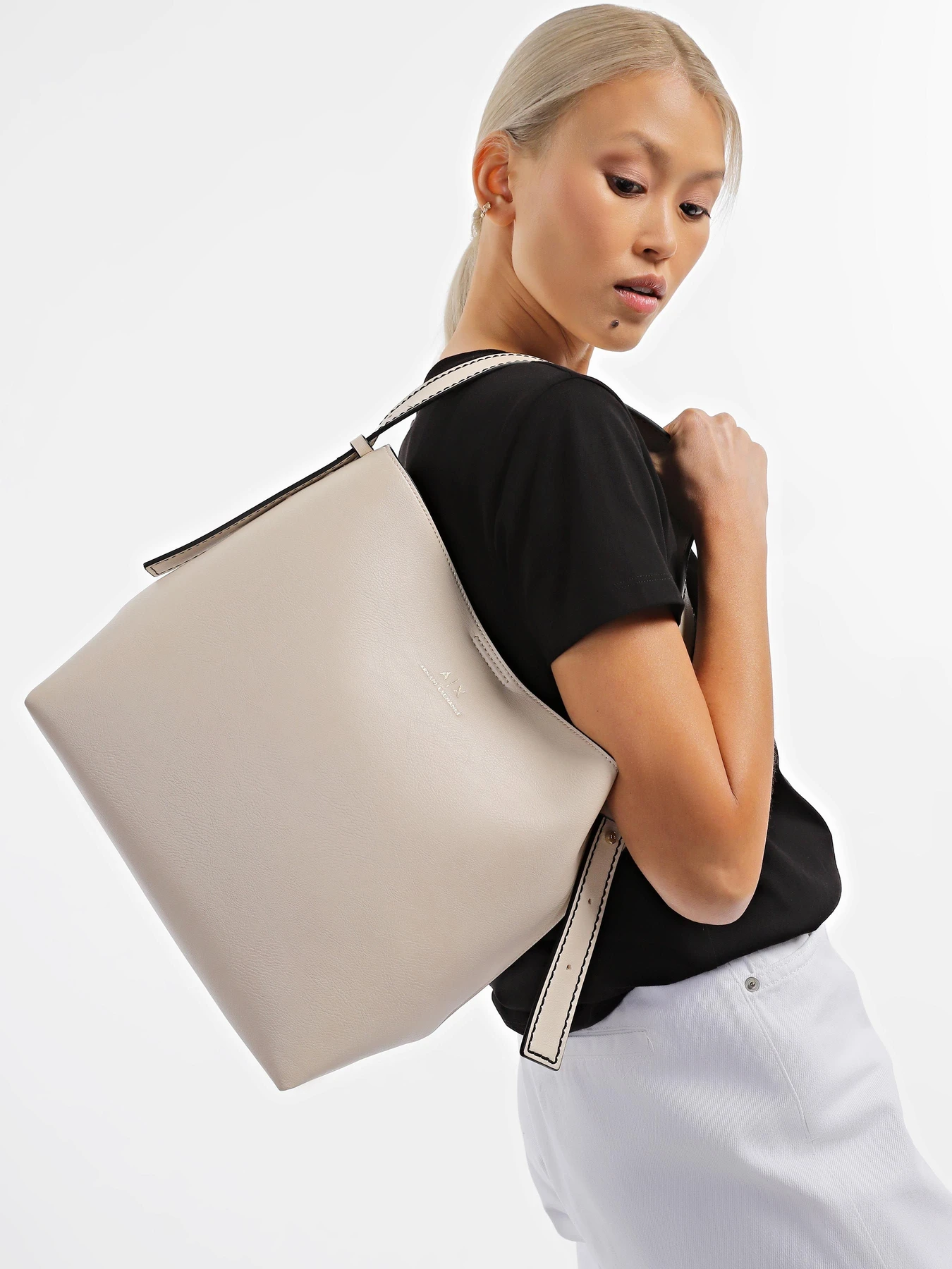Сумки Armani Exchange модель 942976-CC749-31240 Фото