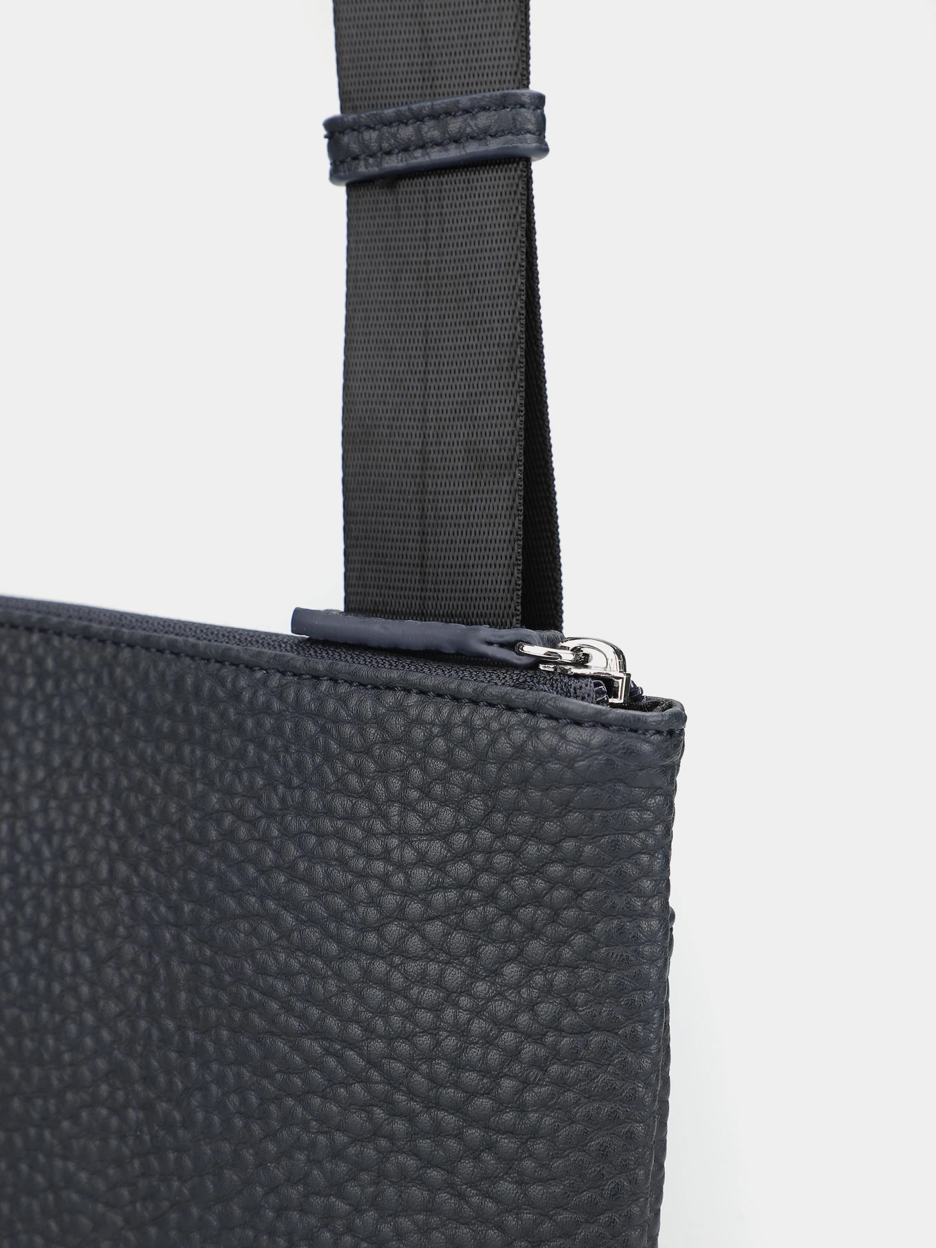 Сумки Armani Exchange модель 952652-CC828-00035 Сумки Armani Exchange модель 952652-CC828-00035 Фото